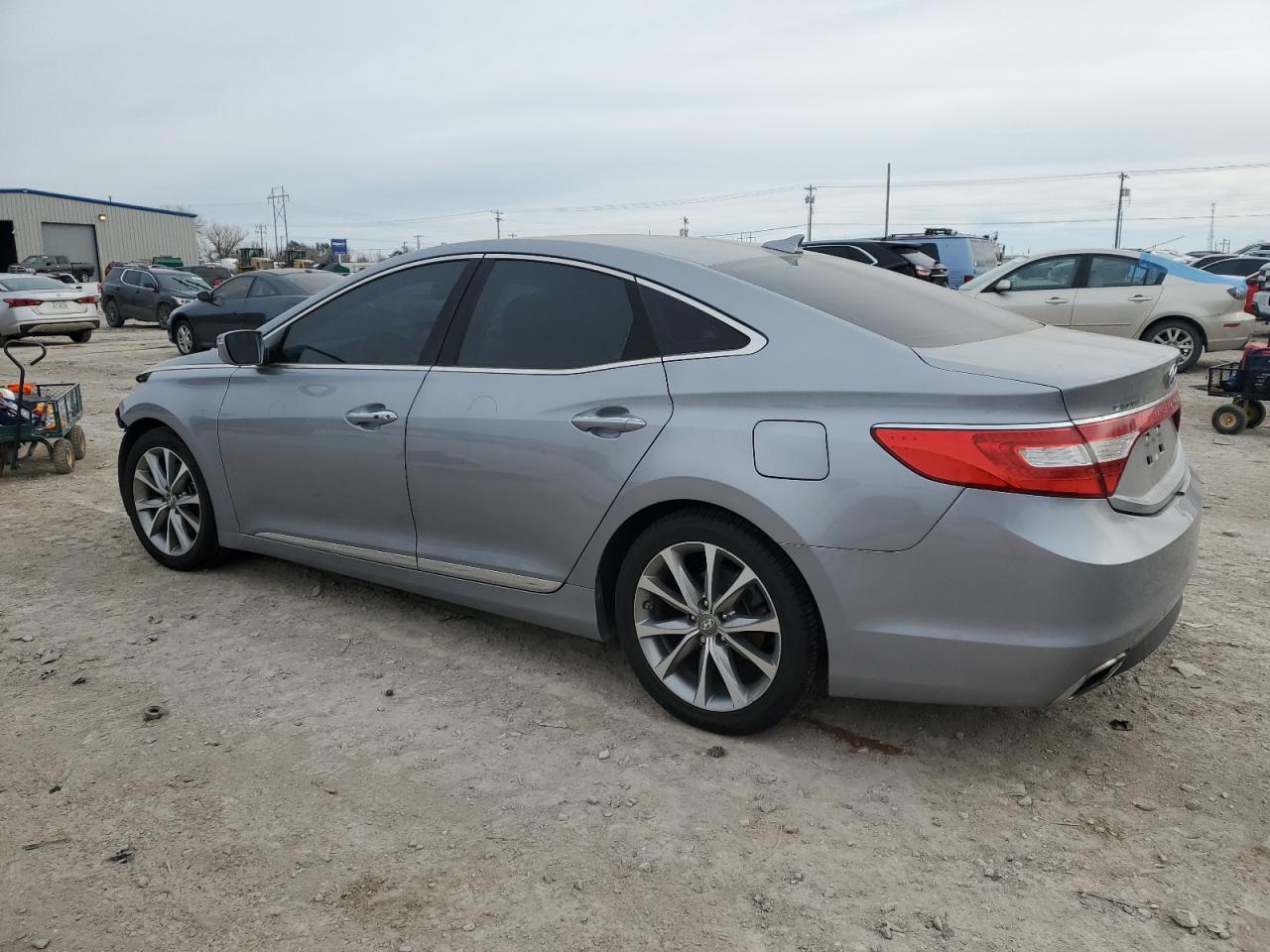 2016 Hyundai Azera - Image 2