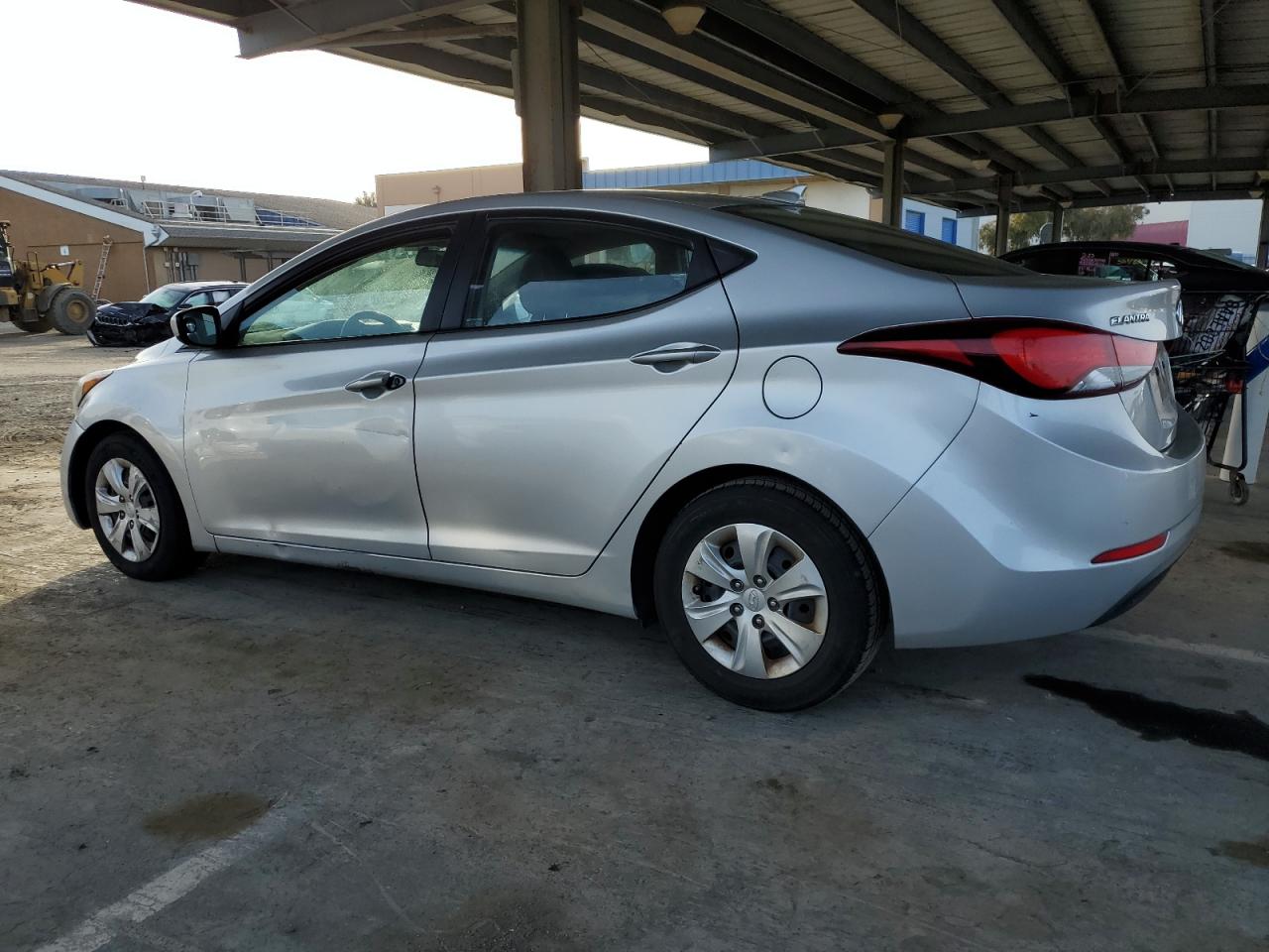2016 Hyundai Elantra - Image 2