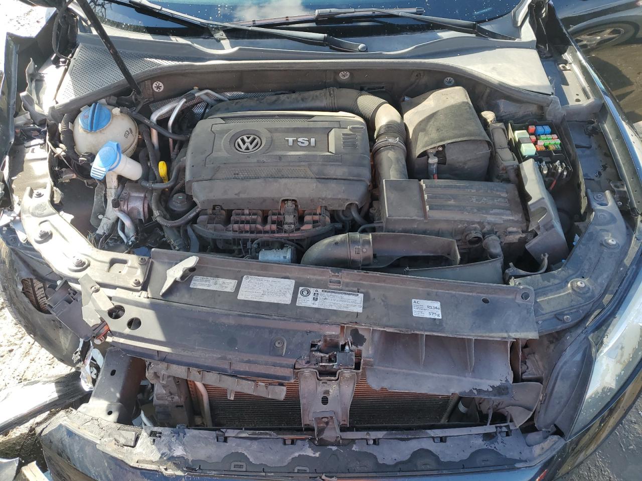 2014 Volkswagen Passat - Image 13