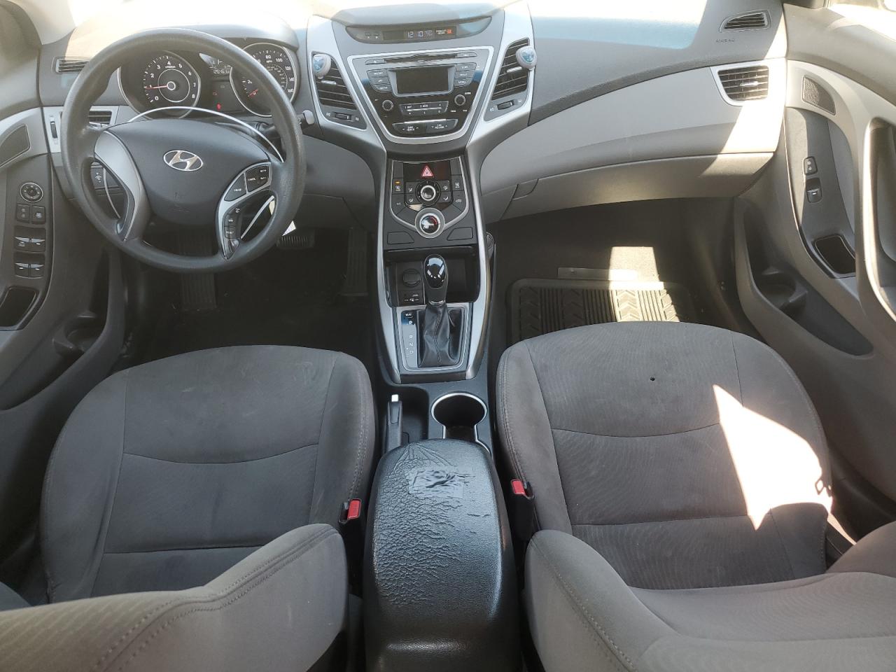 2015 Hyundai Elantra - Image 8