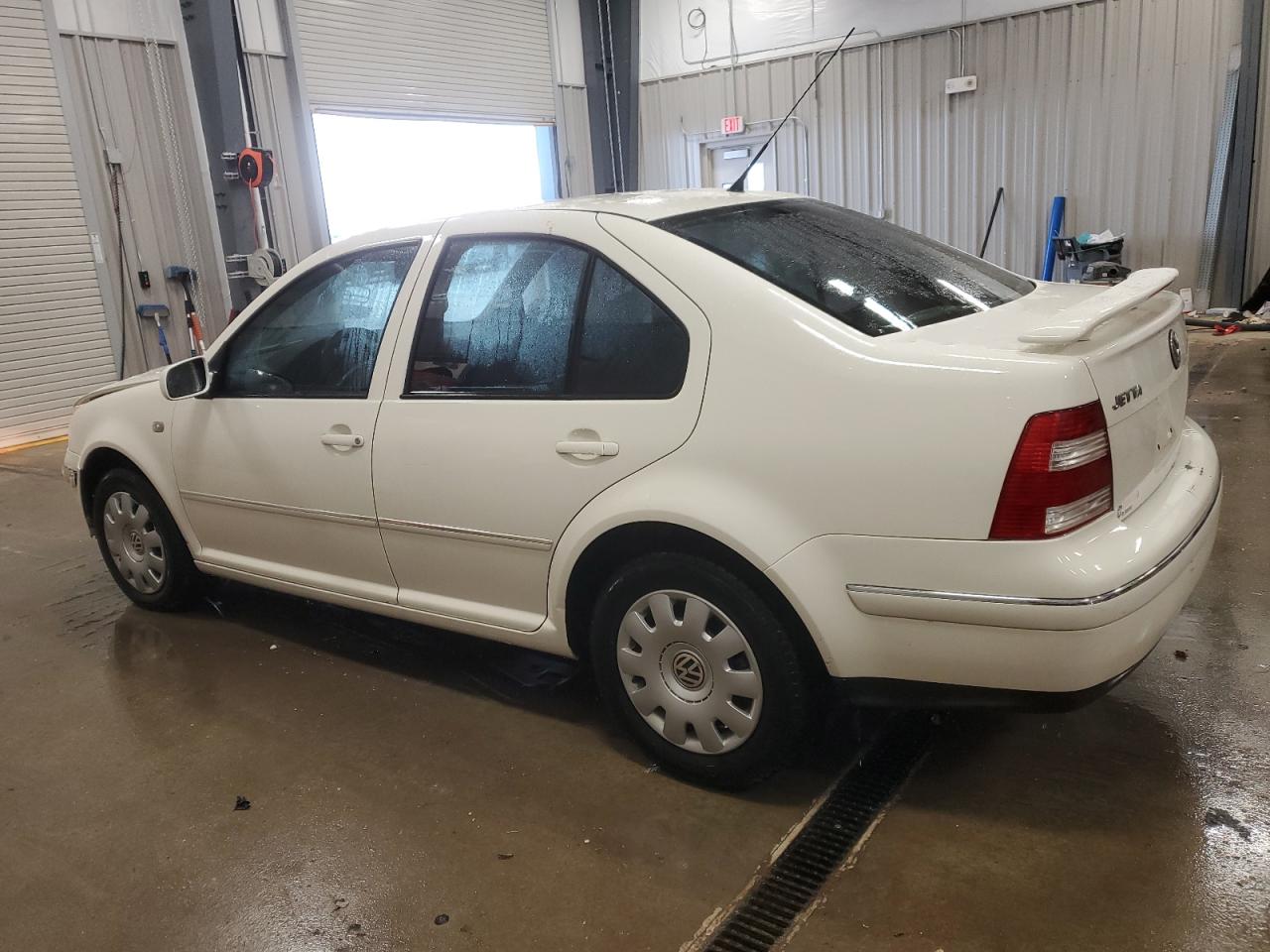 2004 Volkswagen Jetta - Image 2