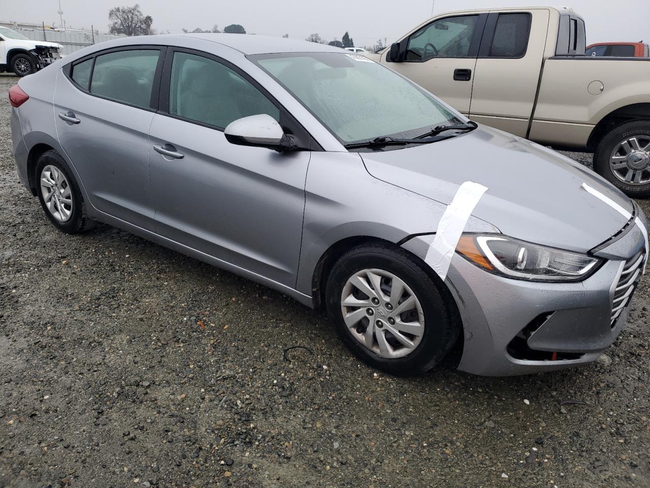 2017 Hyundai Elantra - Image 4