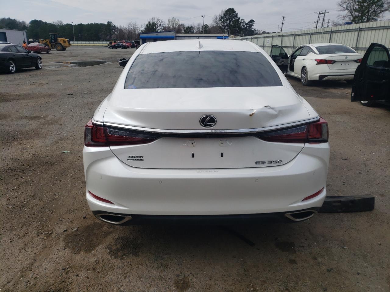 2019 Lexus ES - Image 6