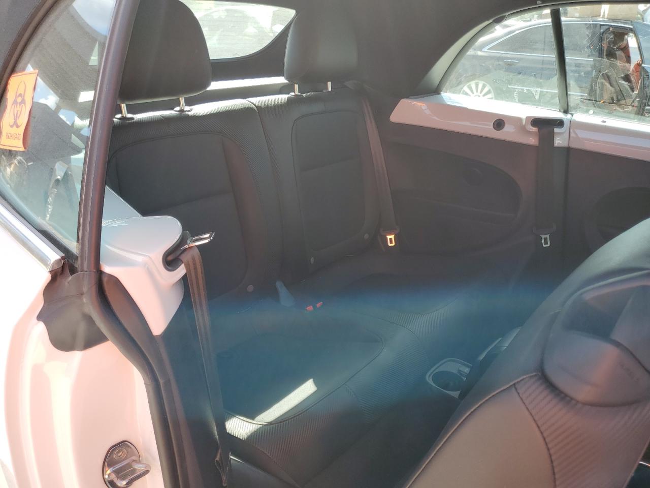 2019 Volkswagen Beetle - Image 10