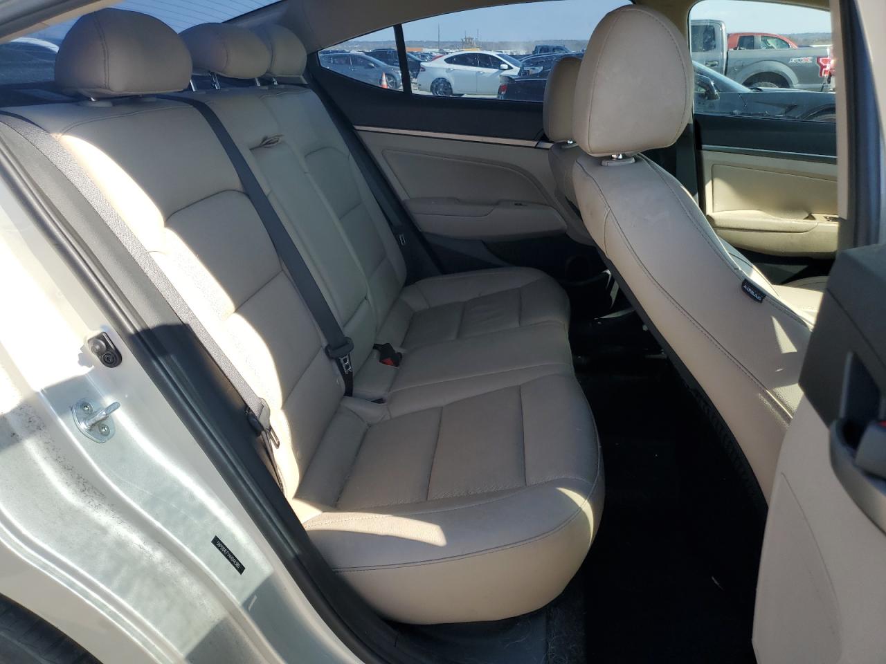 2017 Hyundai Elantra - Image 10