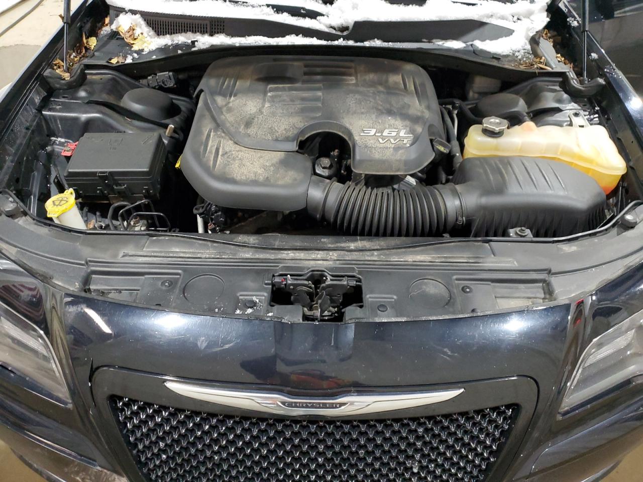 2013 Chrysler 300 - Image 11
