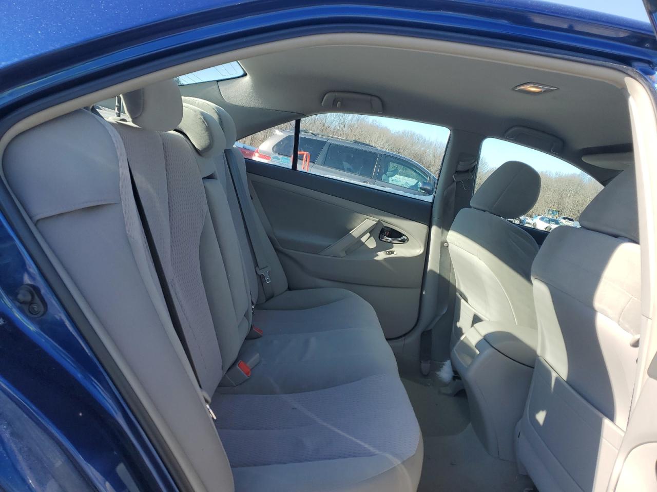 2010 Toyota Camry - Image 10