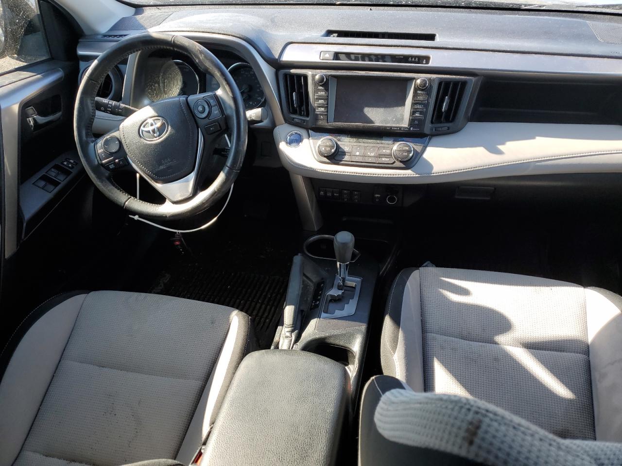 2018 Toyota RAV 4 - Image 8
