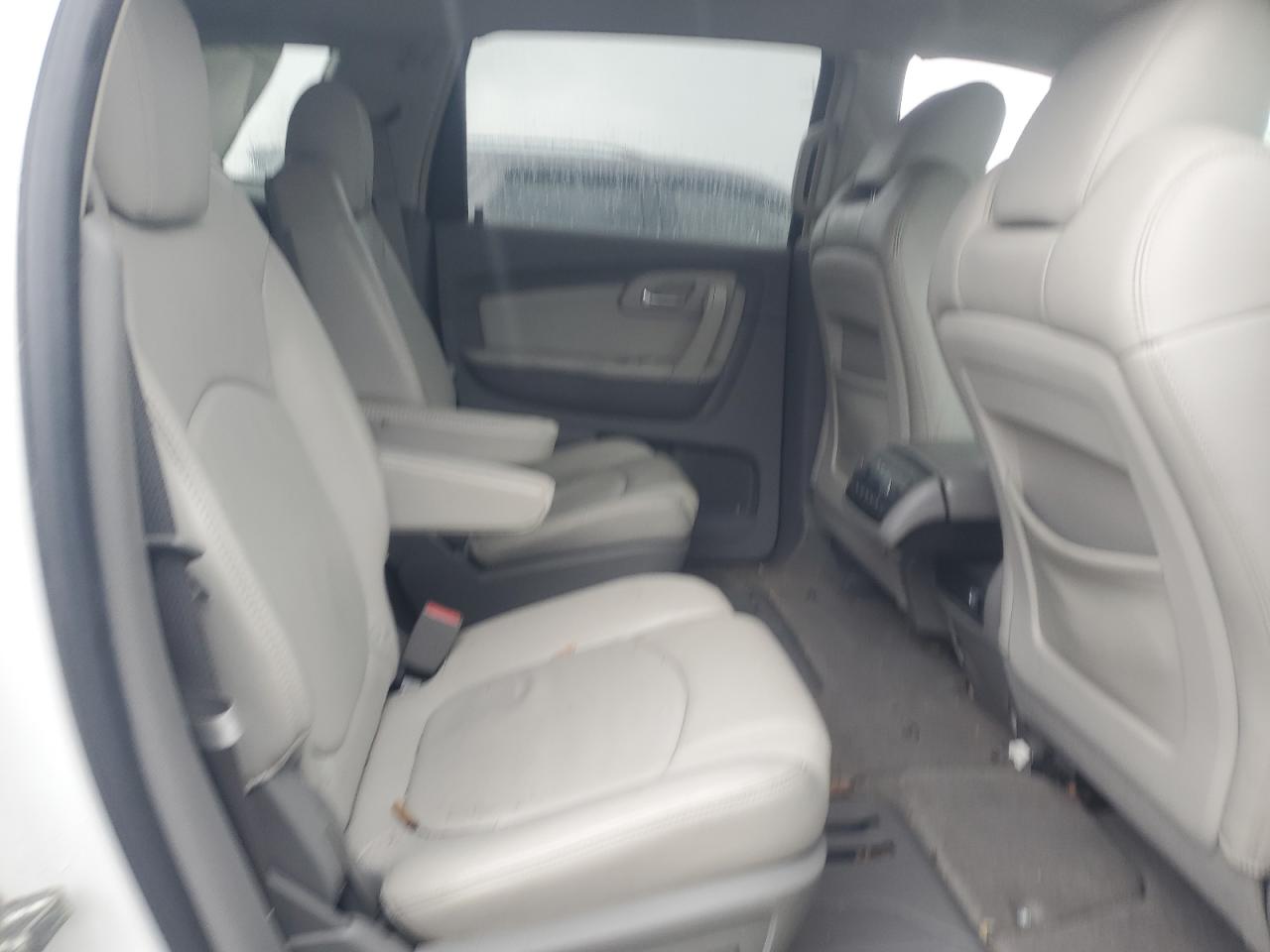 2009 Chevrolet Traverse - Image 11