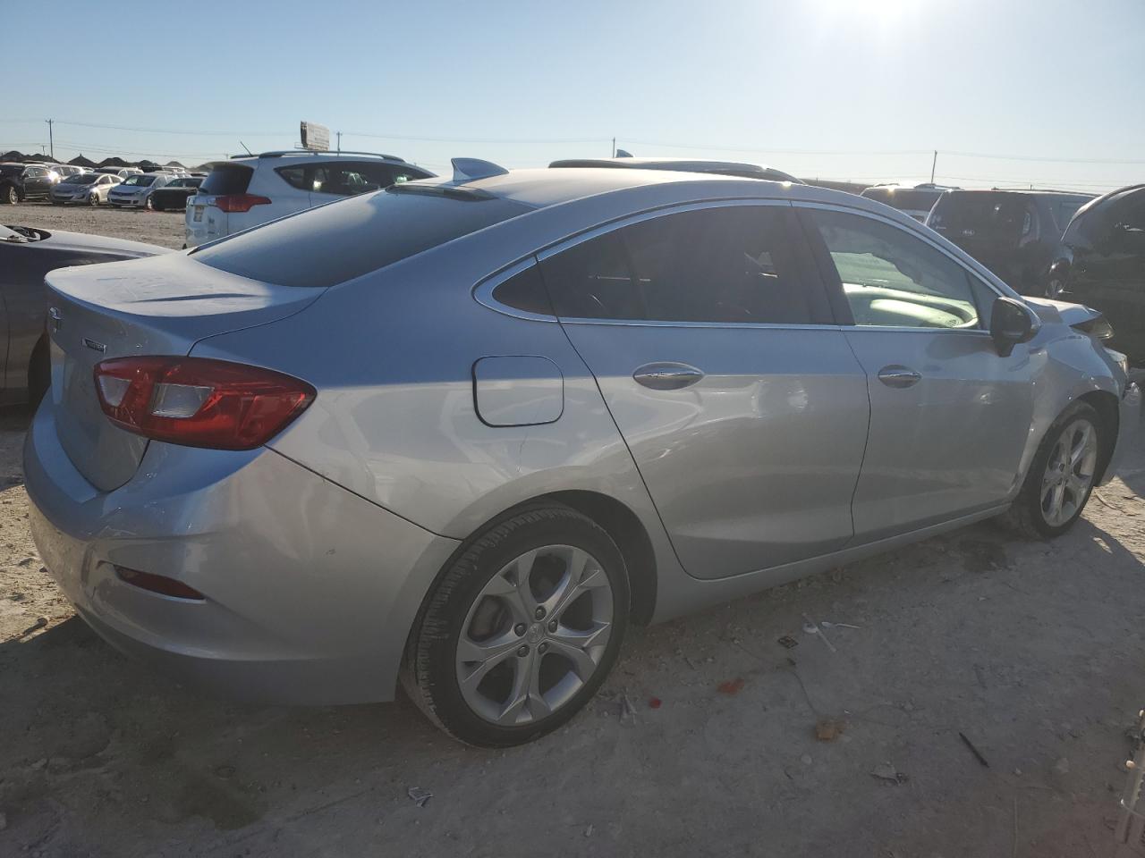 2018 Chevrolet Cruze - Image 3