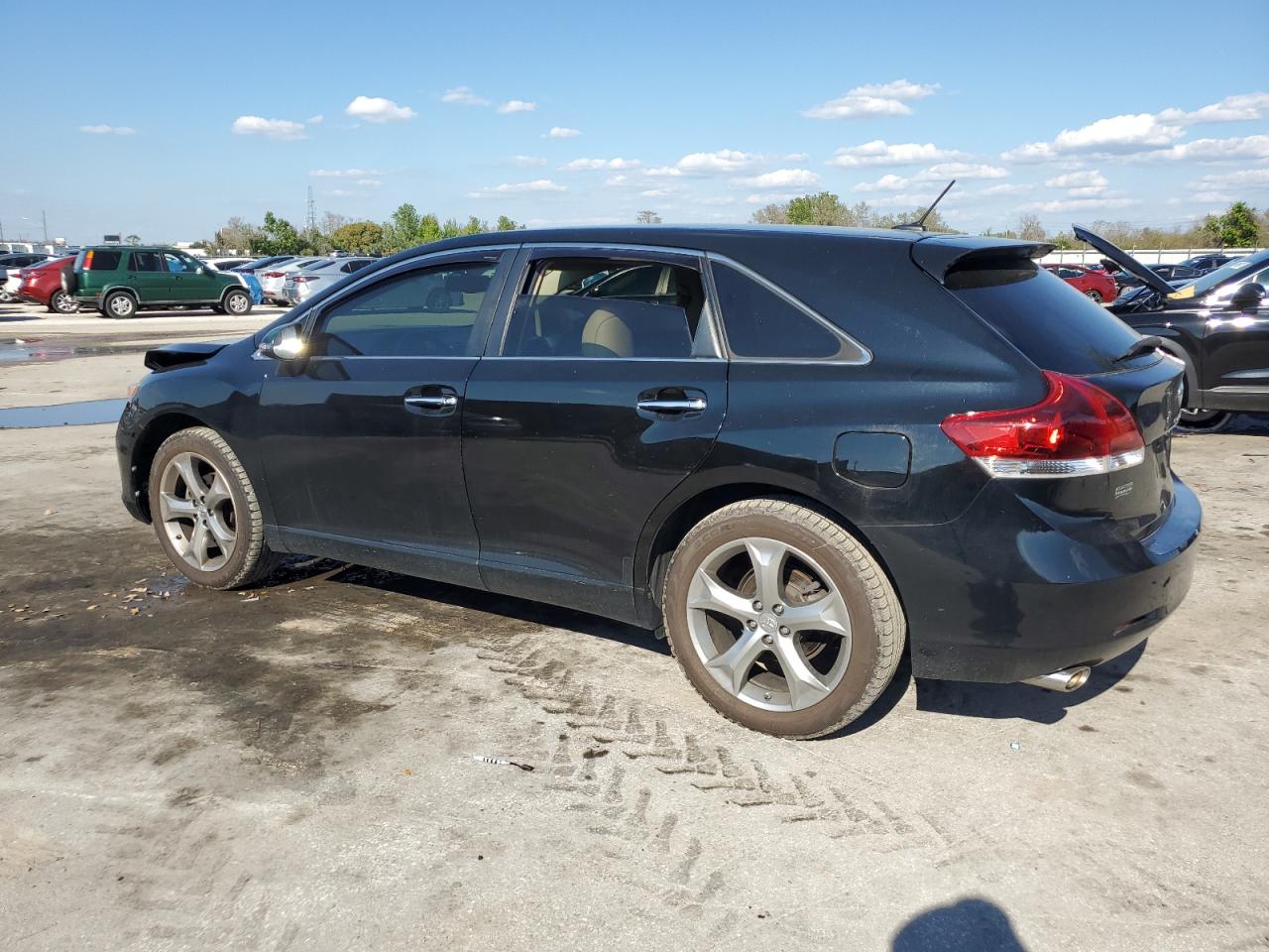 2015 Toyota Venza - Image 2