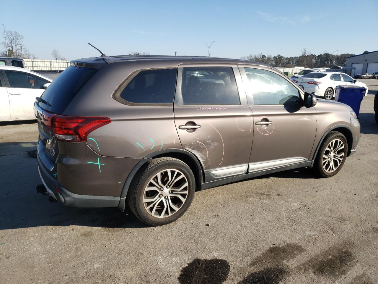 2016 Mitsubishi Outlander - Image 3