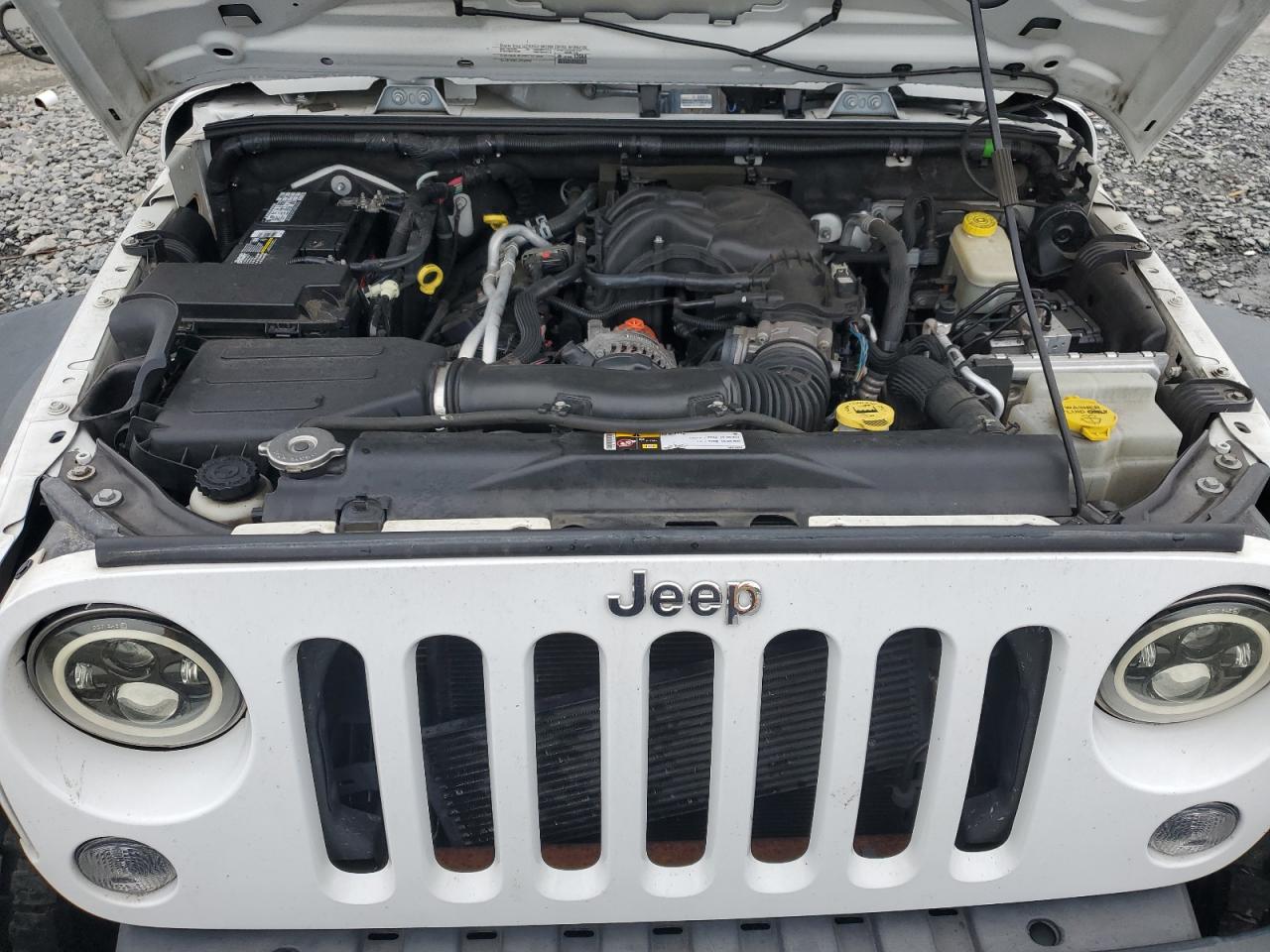 2015 Jeep Wrangler - Image 12