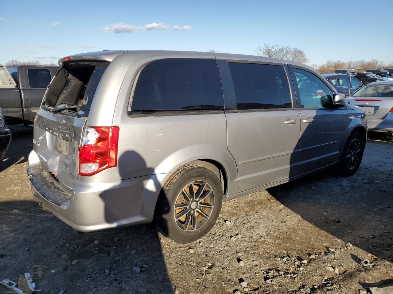 2016 Dodge Caravan - Image 3