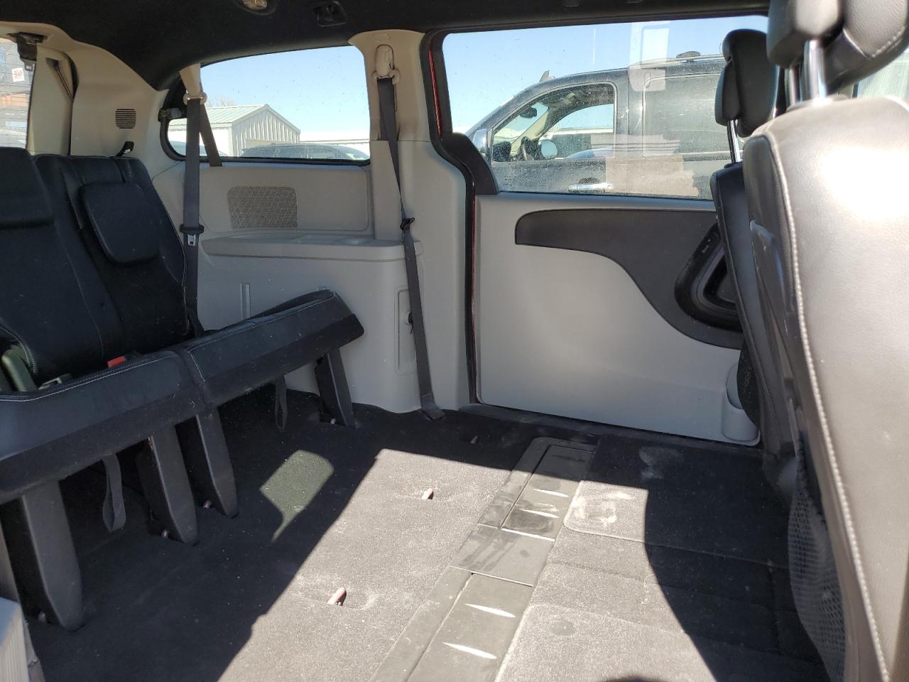 2019 Dodge Caravan - Image 11