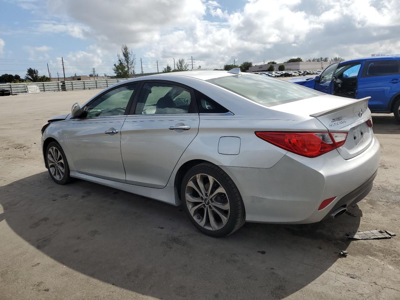 2014 Hyundai Sonata - Image 2
