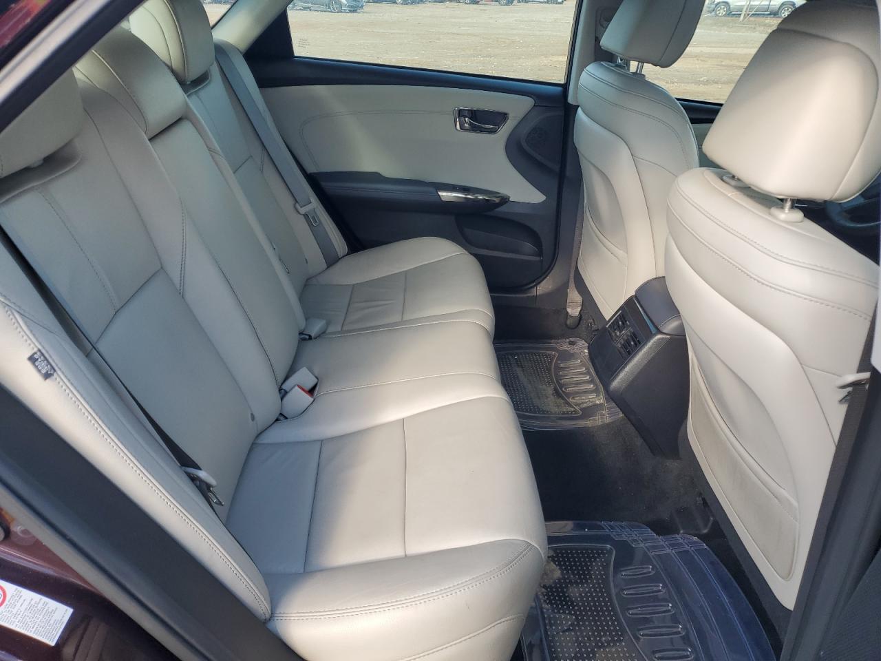 2013 Toyota Avalon - Image 10