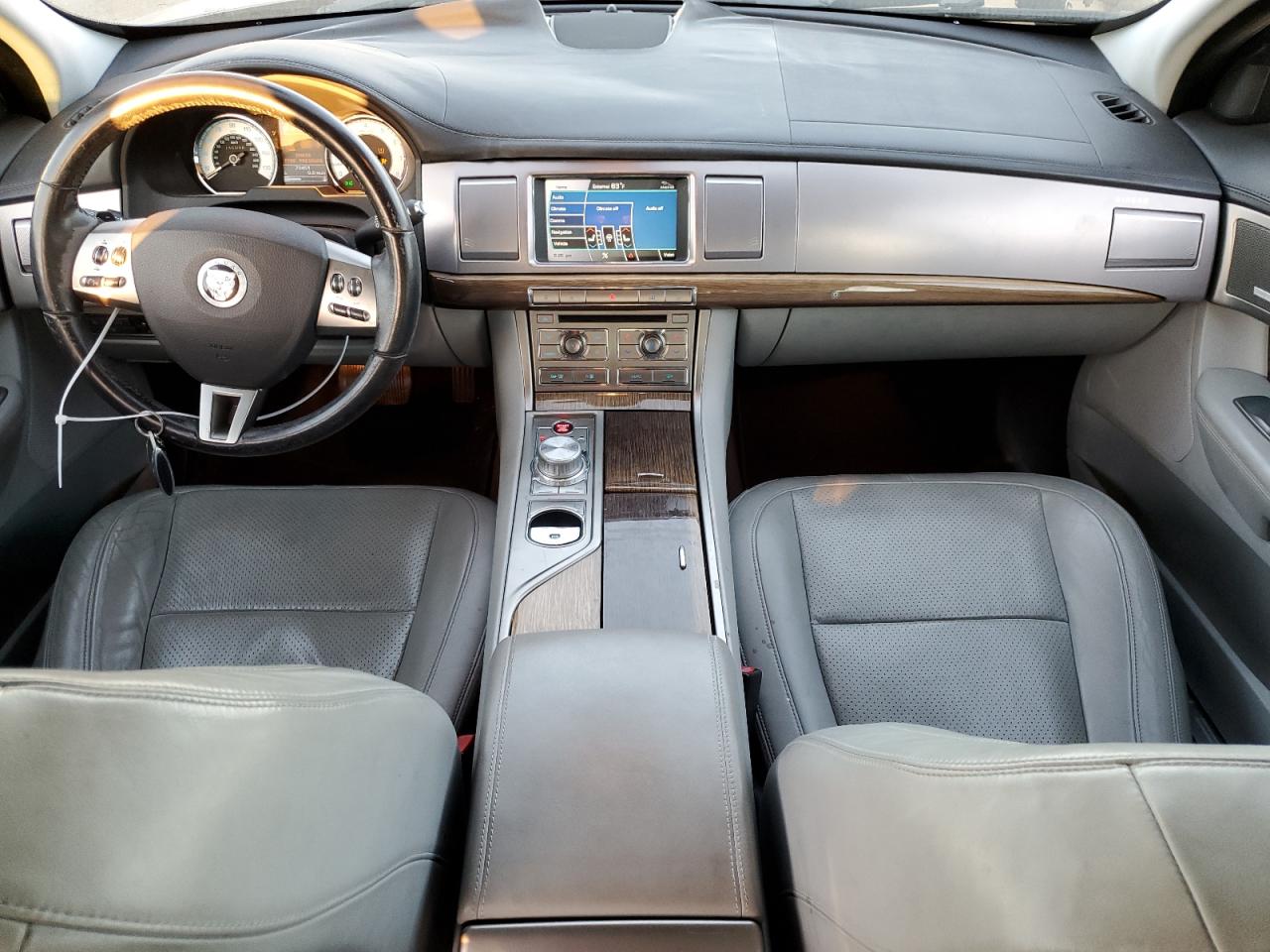2009 Jaguar XF - Image 8