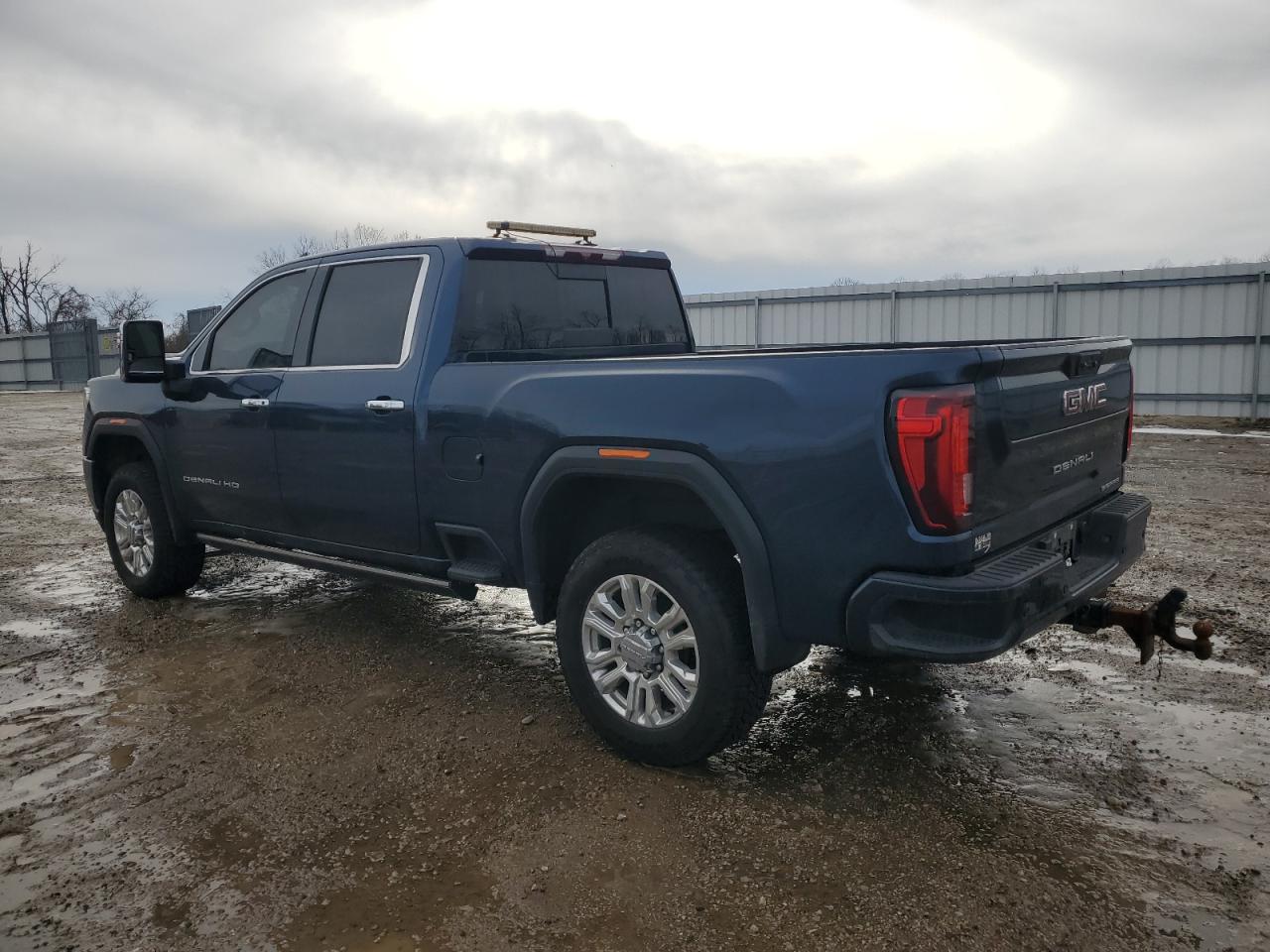 2022 GMC Sierra - Image 2