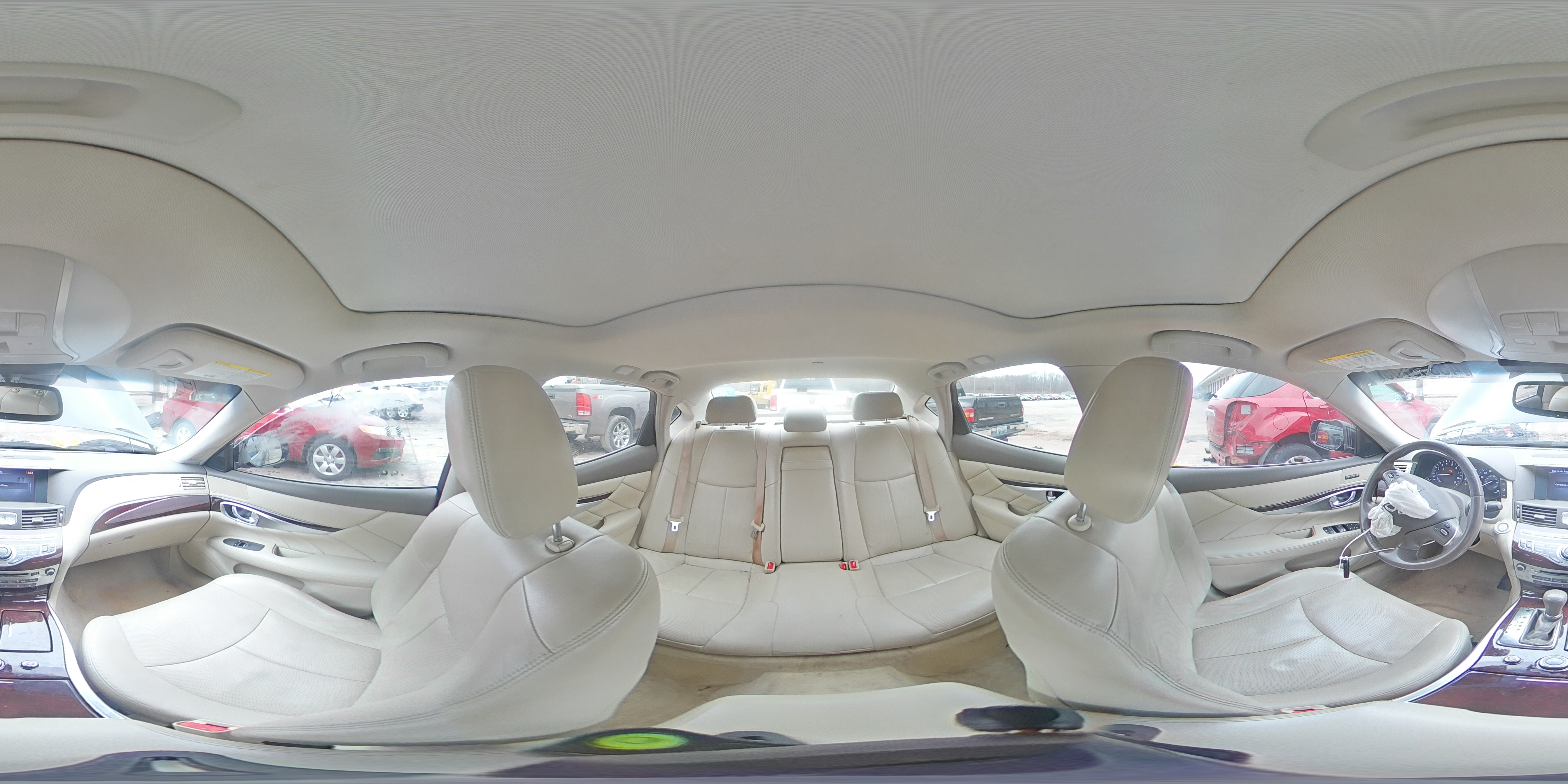 2017 Infiniti Q70 - Image 12