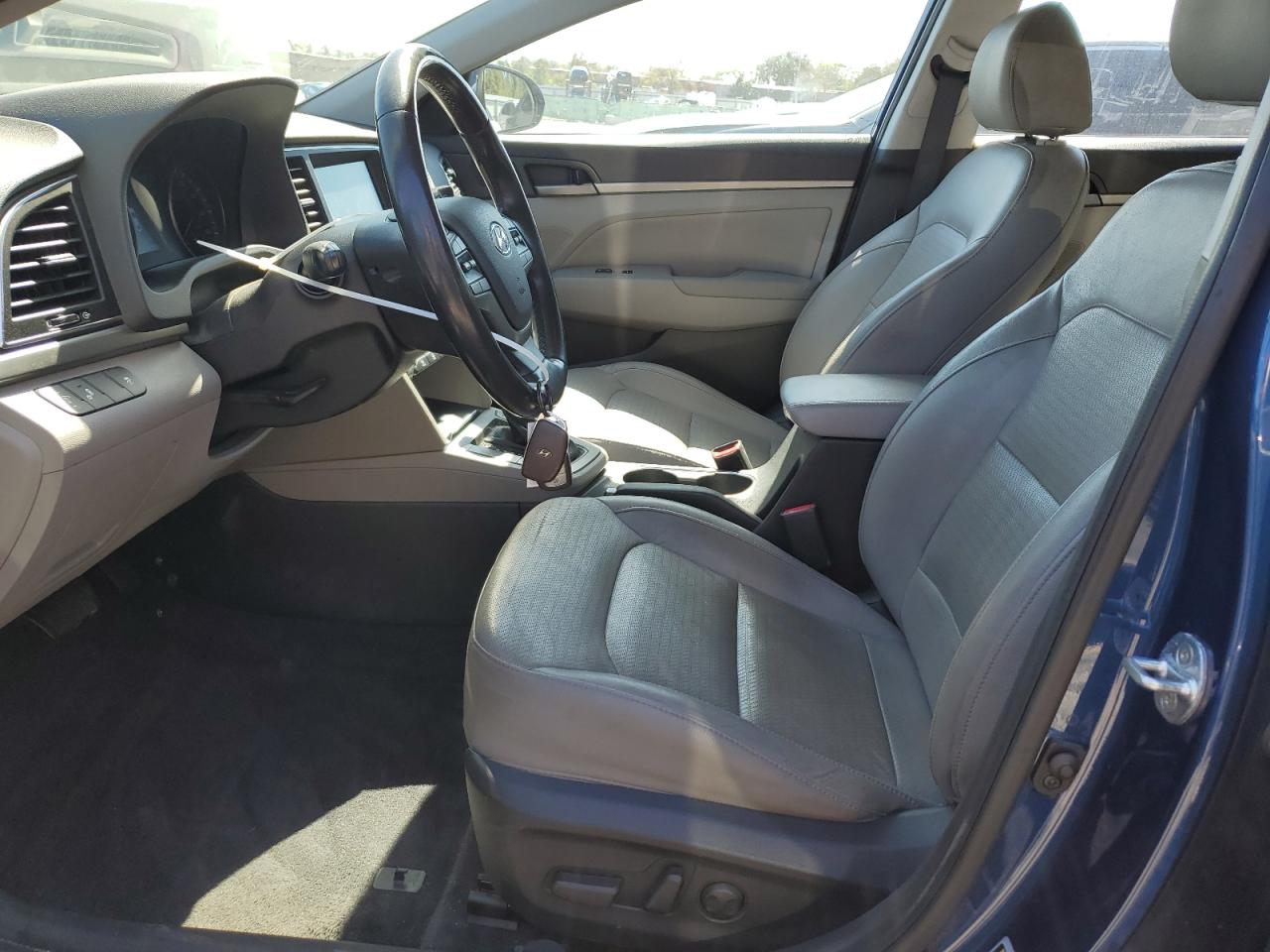 2017 Hyundai Elantra - Image 7