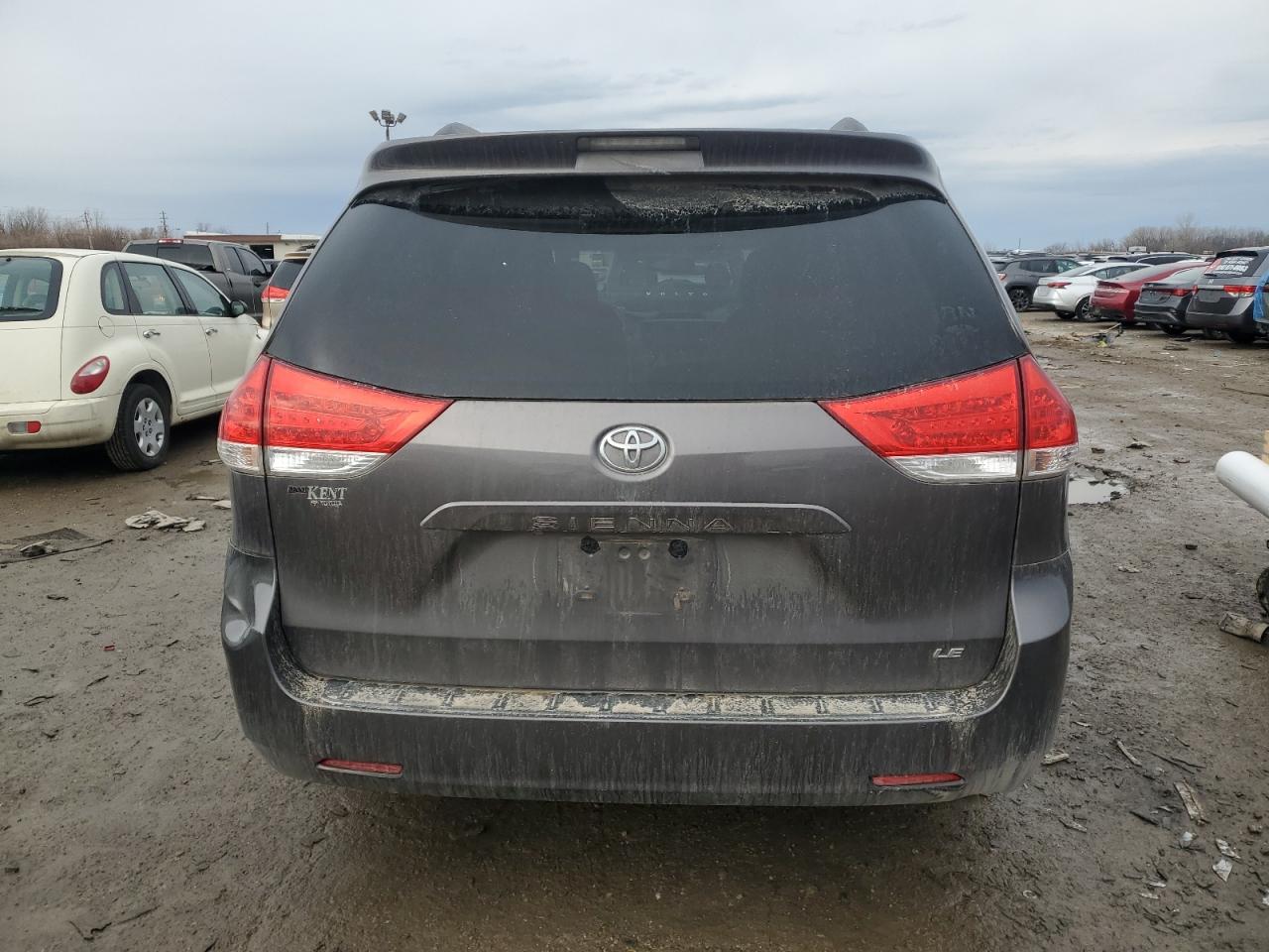 2013 Toyota Sienna - Image 6