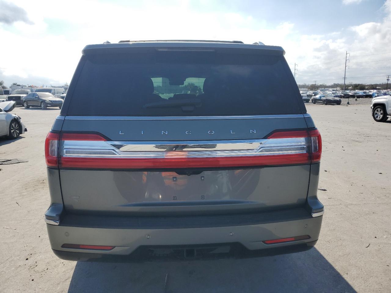 2019 Lincoln Navigator - Image 6