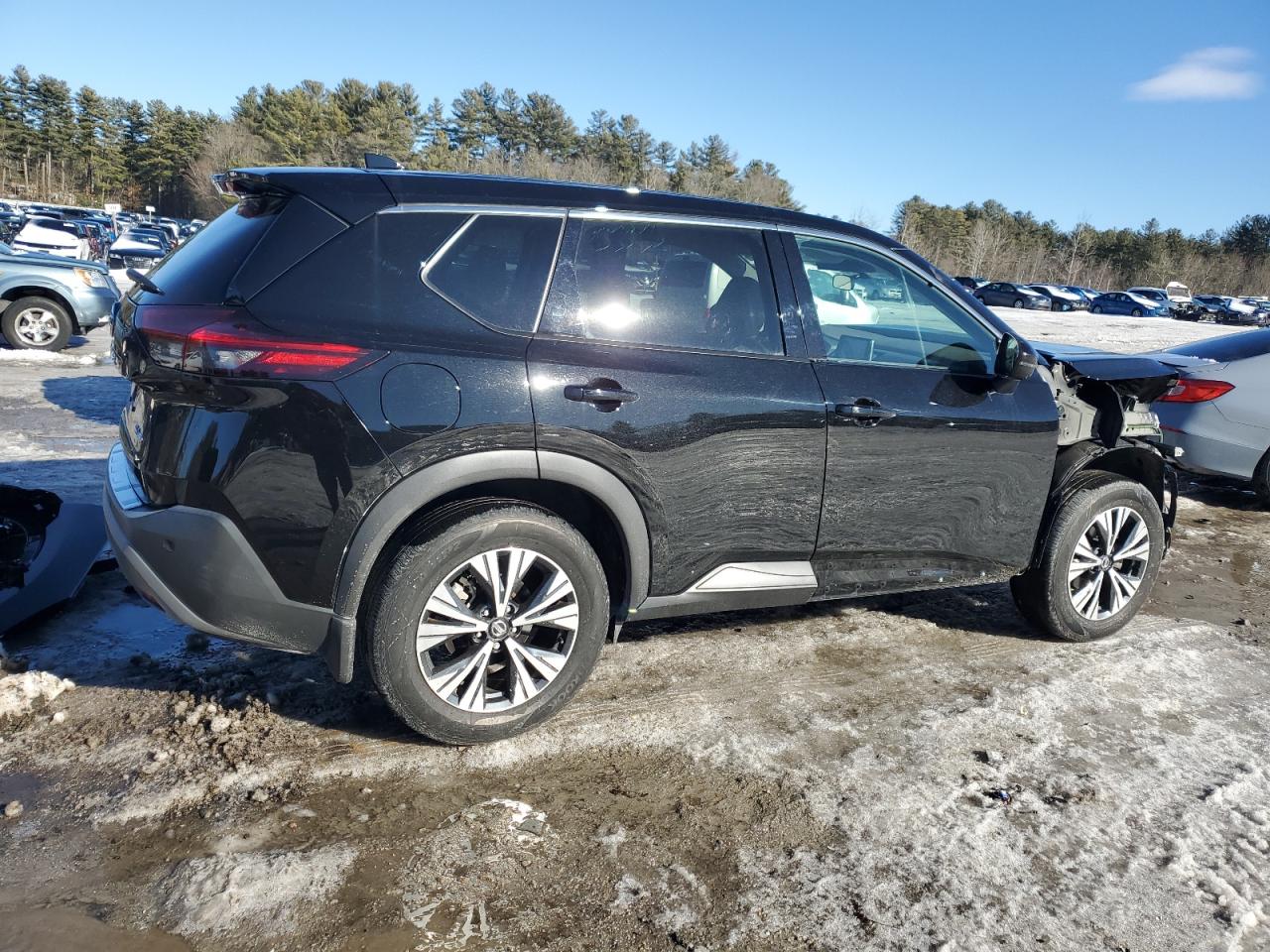 2021 Nissan Rogue - Image 3