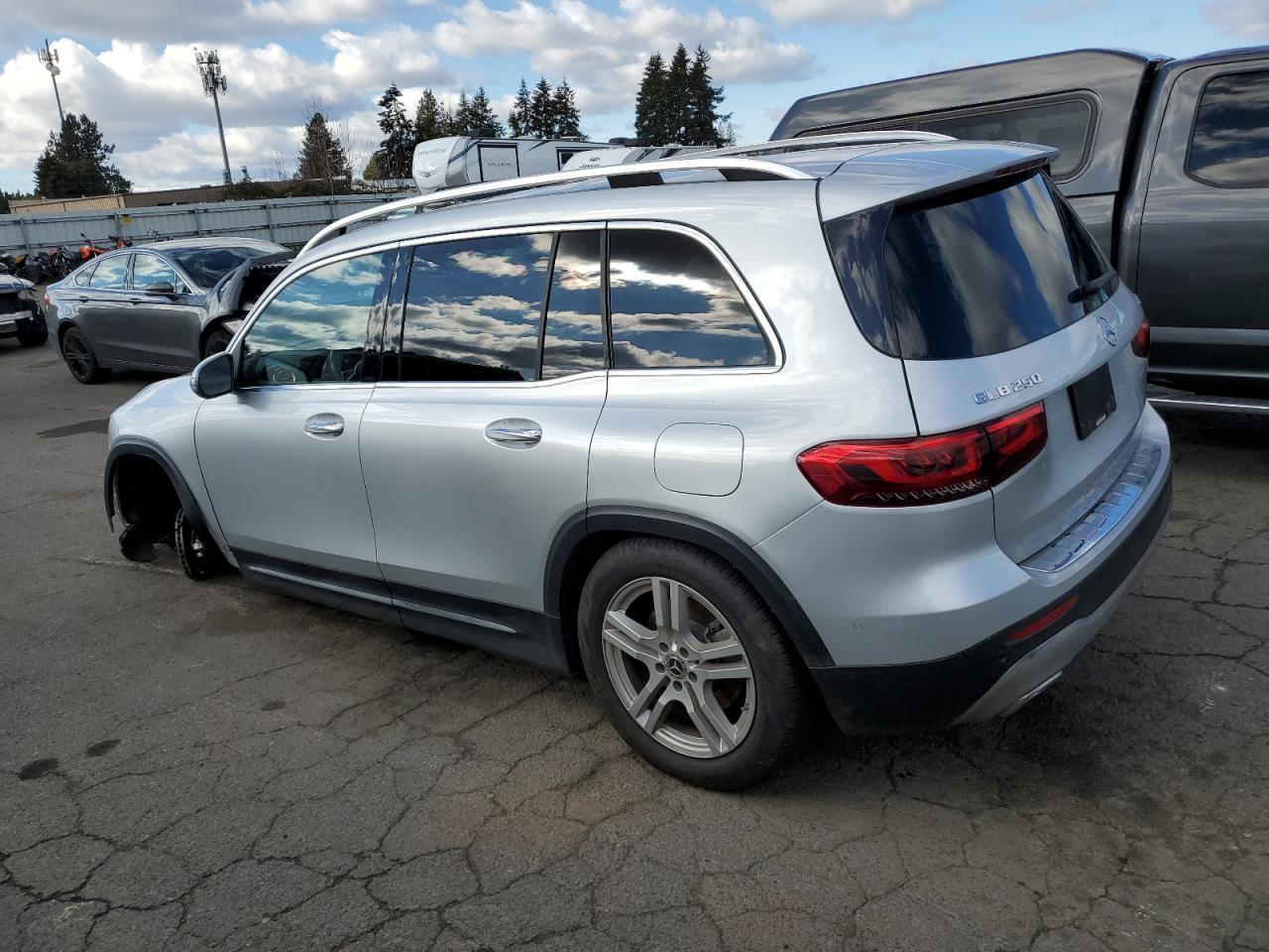 2021 Mercedes-Benz GLB - Image 2