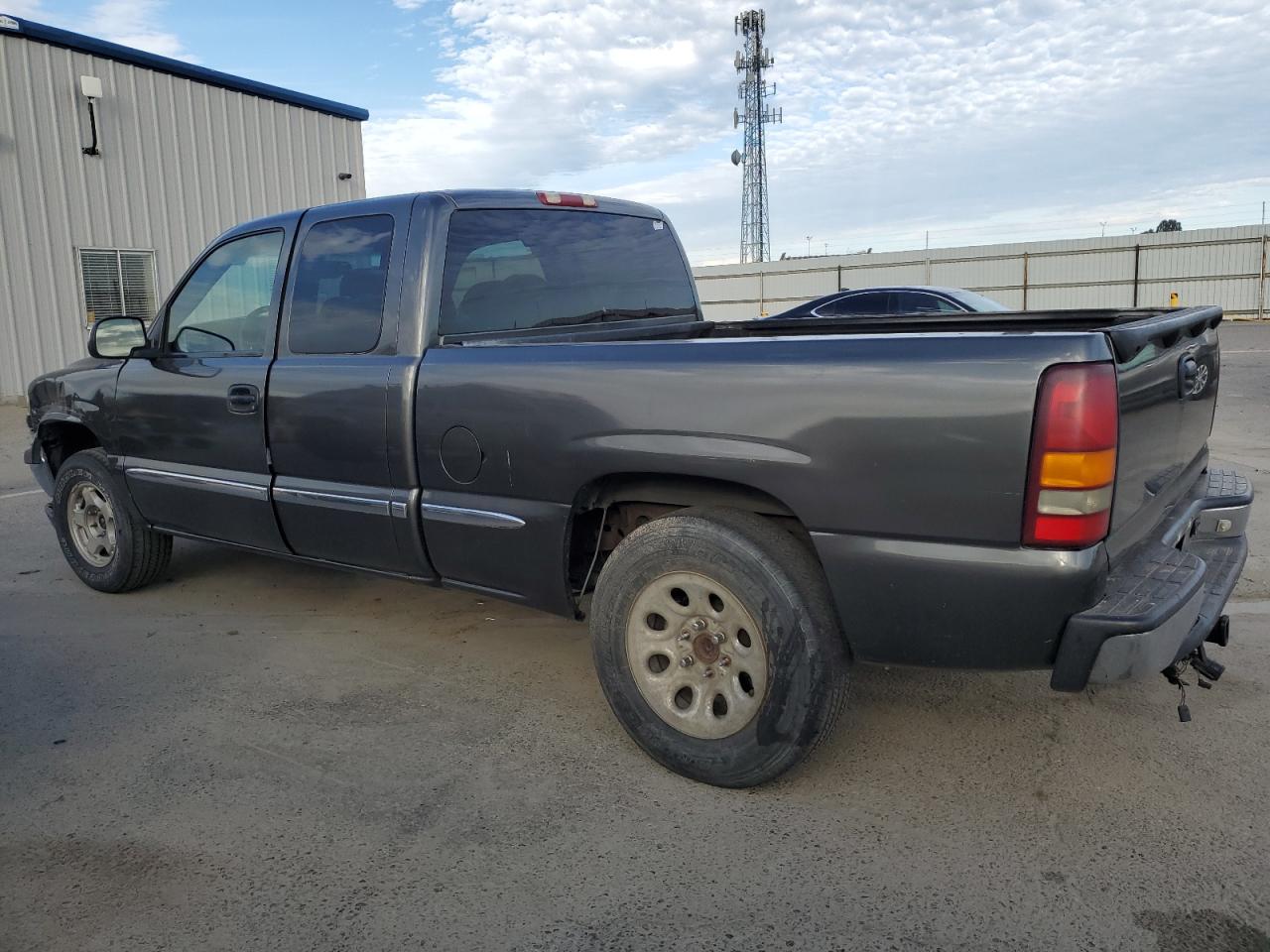 2001 GMC Sierra - Image 2
