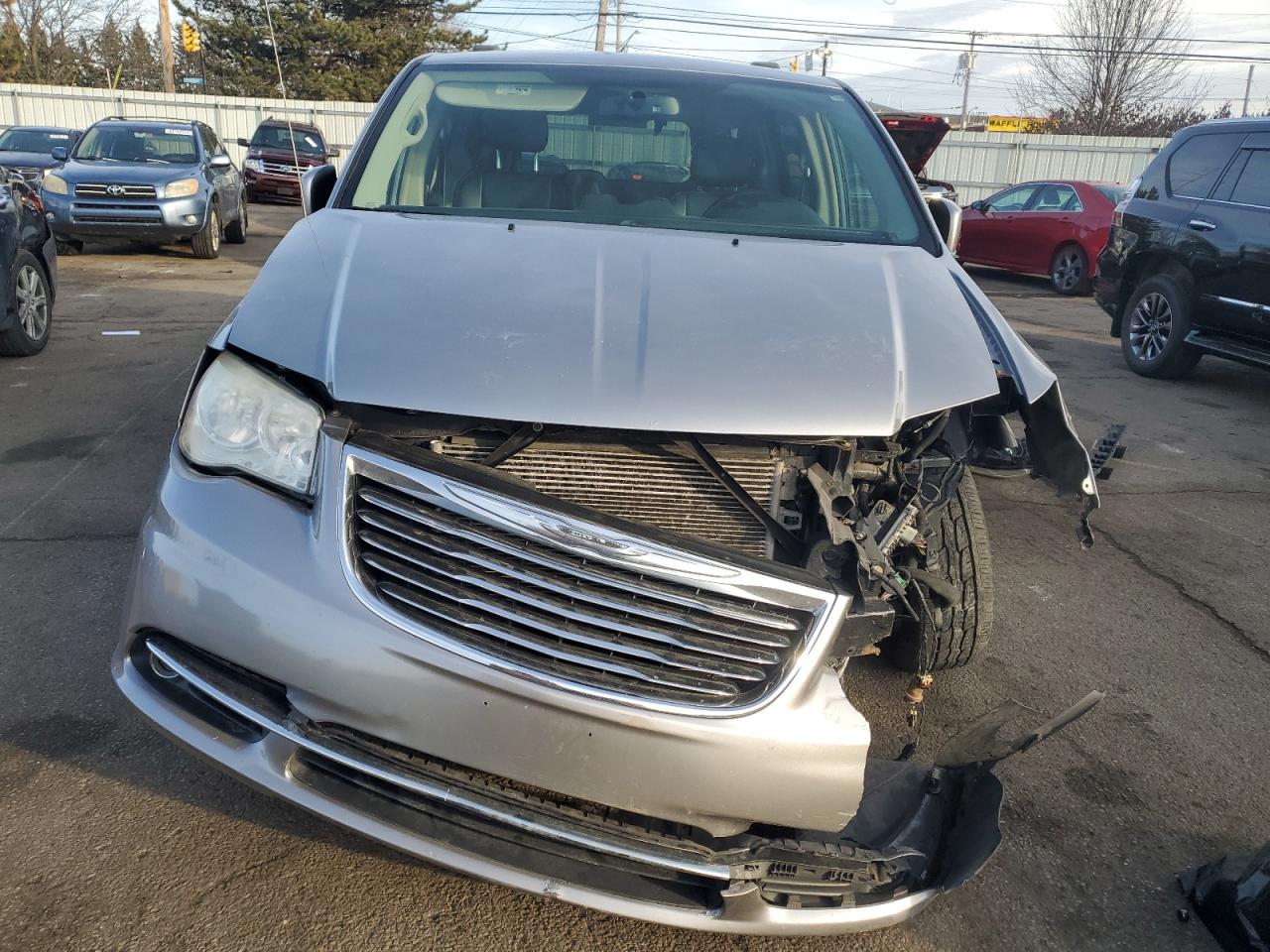 2014 Chrysler Town & Country - Image 5