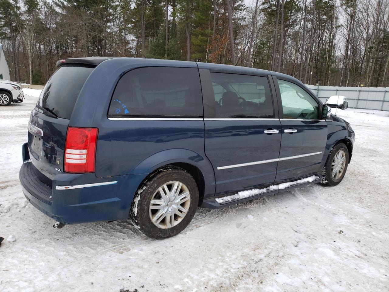 2008 Chrysler Town & Country - Image 3