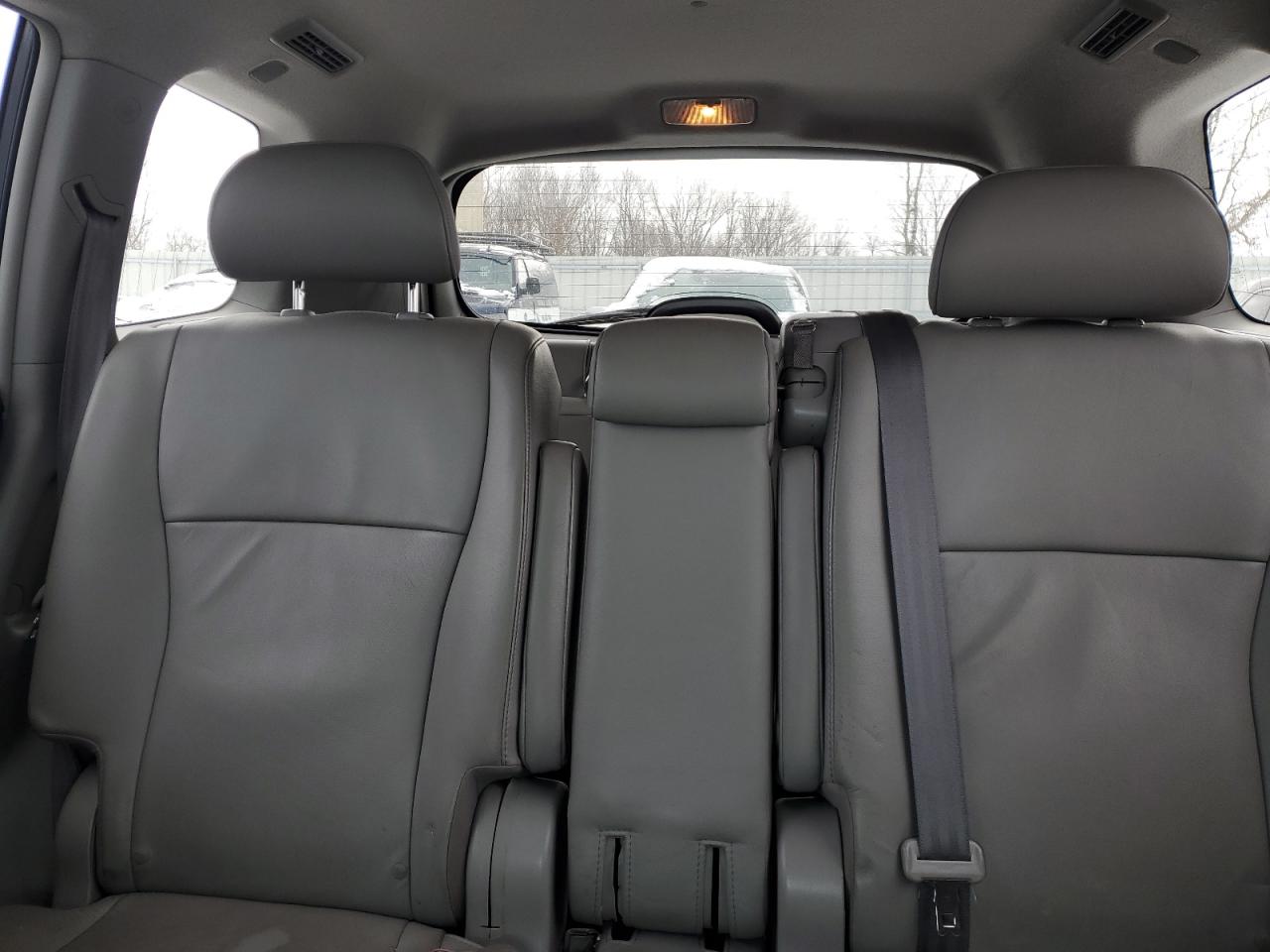 2011 Toyota Highlander - Image 10