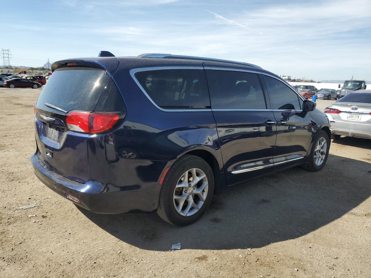 2017 Chrysler Pacifica - Image 3
