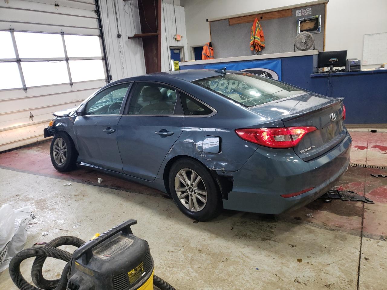 2016 Hyundai Sonata - Image 2