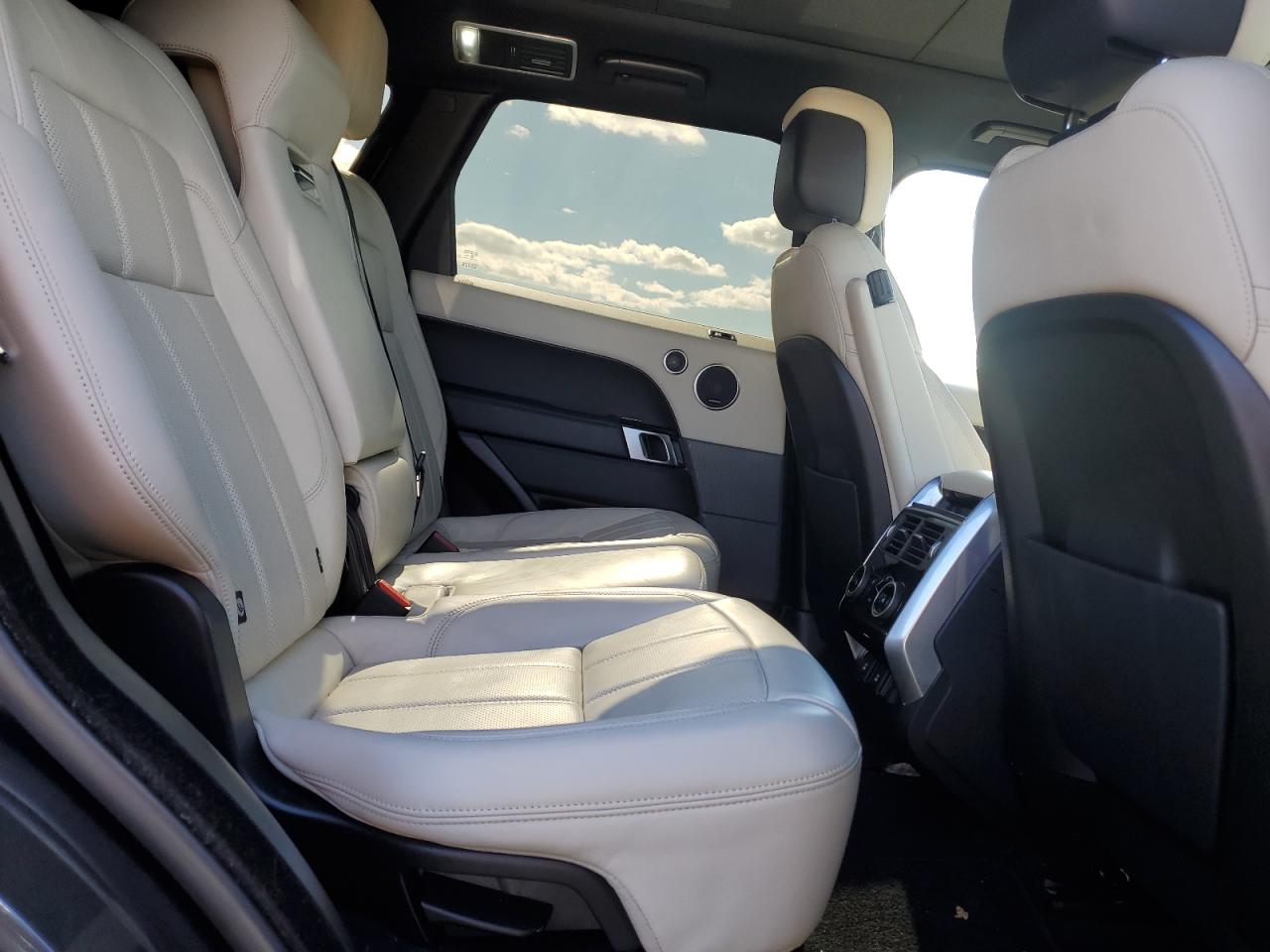 2020 Land Rover Range Rover - Image 11