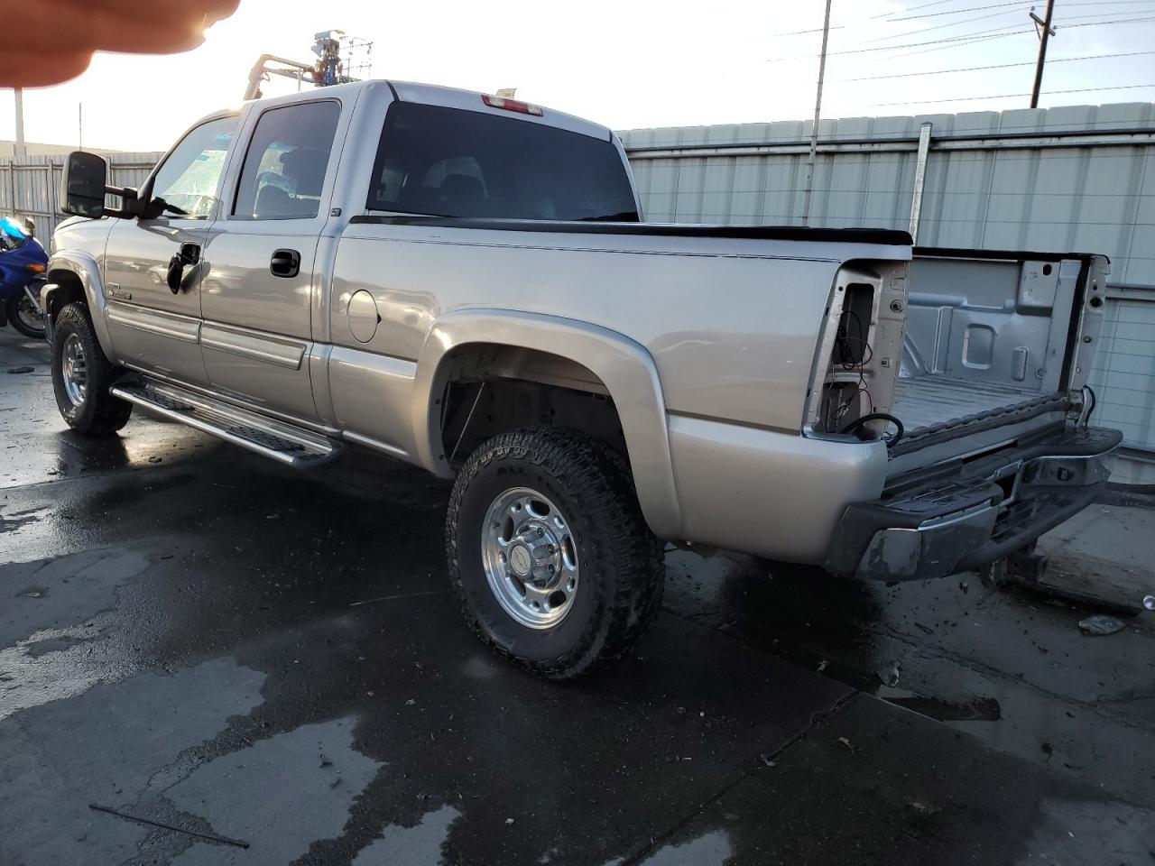 2007 Chevrolet Silverado - Image 2