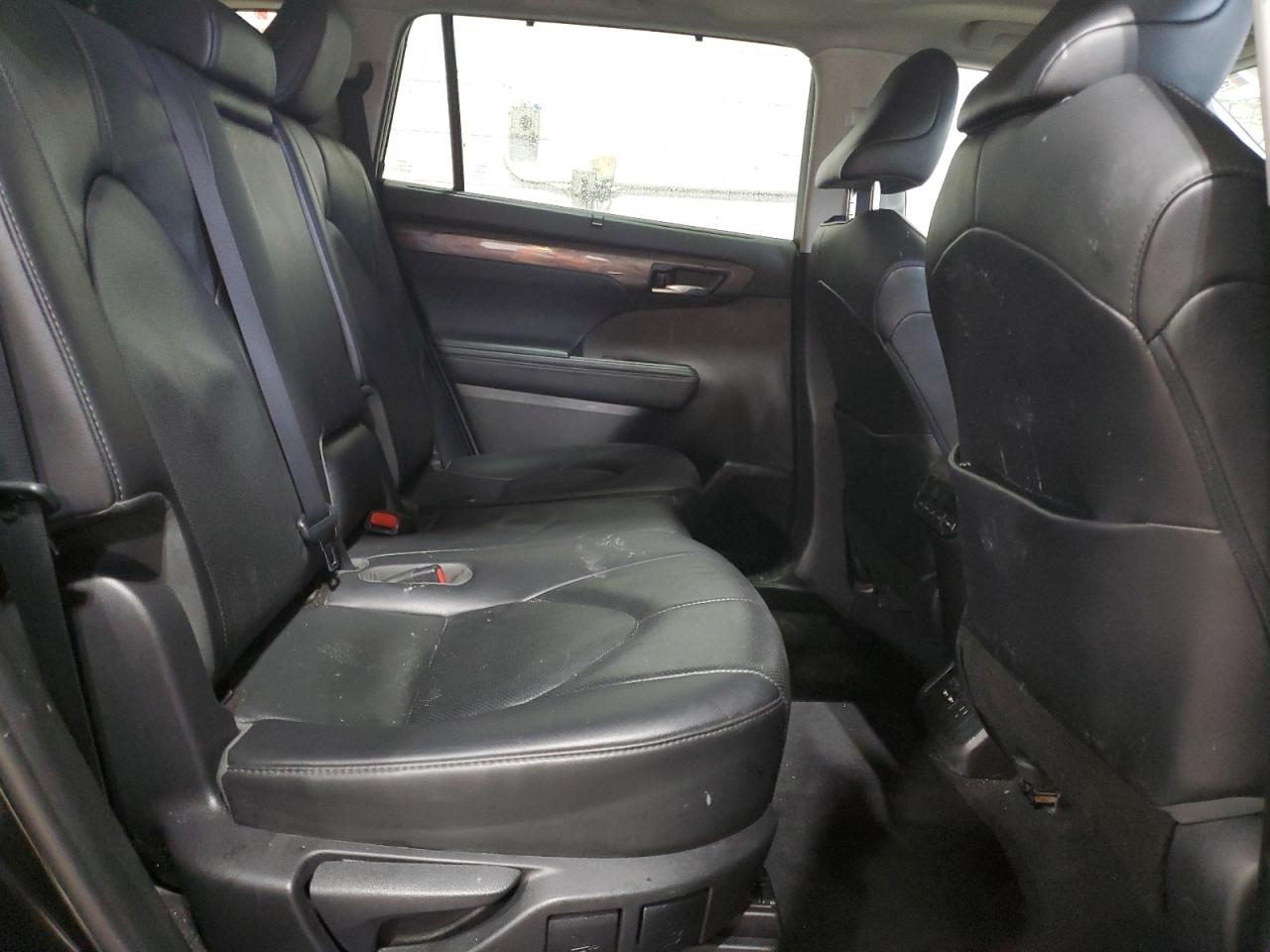 2021 Toyota Highlander - Image 11