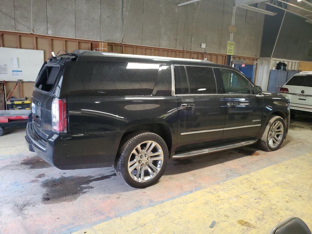 2017 GMC Yukon - Image 3