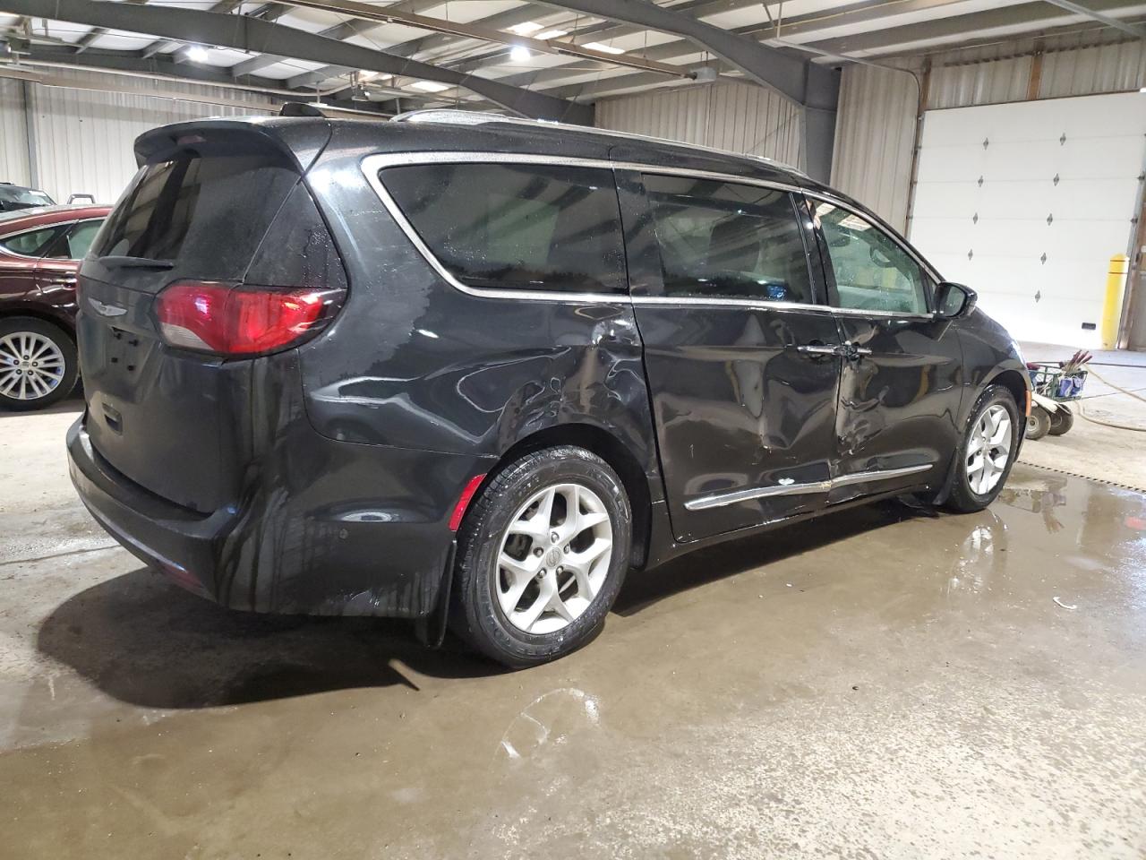 2019 Chrysler Pacifica - Image 3