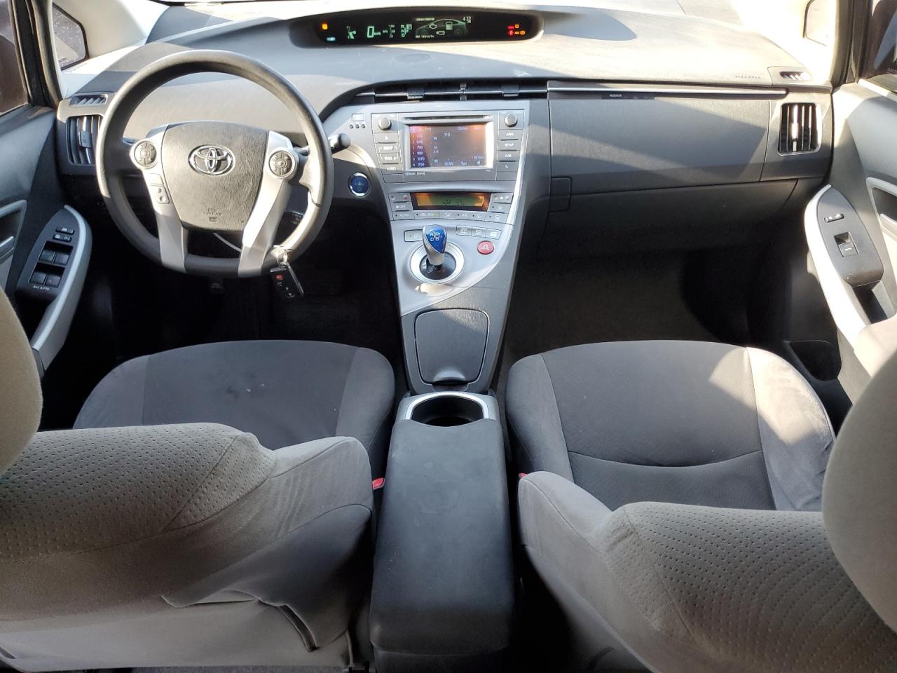 2013 Toyota Prius - Image 8