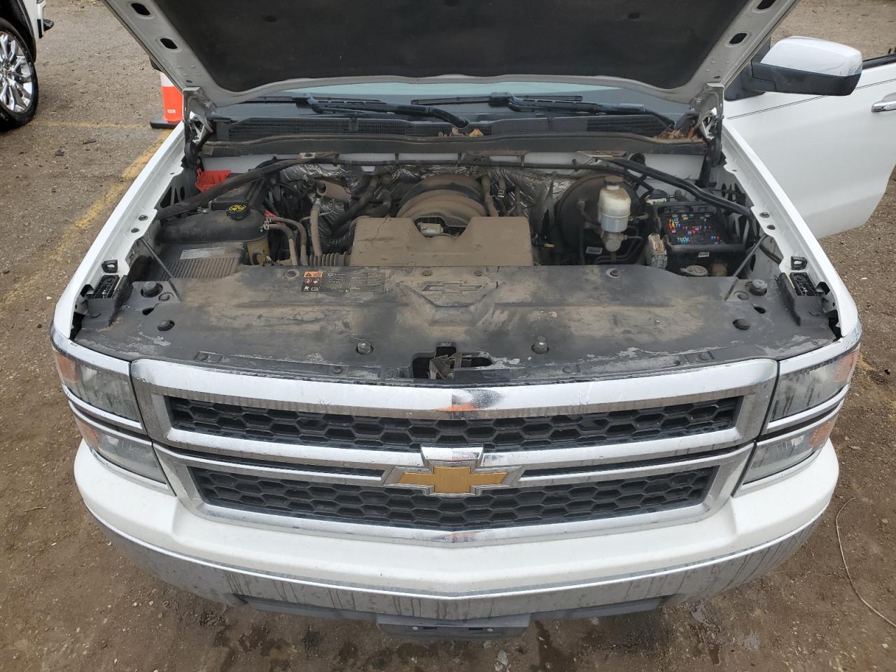 2015 Chevrolet Silverado - Image 11