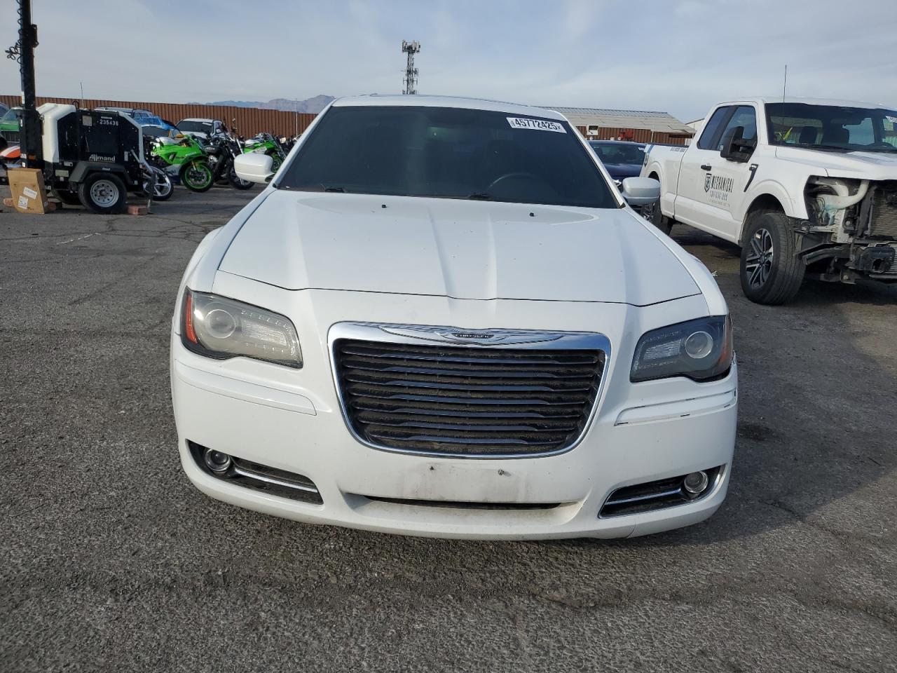 2013 Chrysler 300 - Image 5