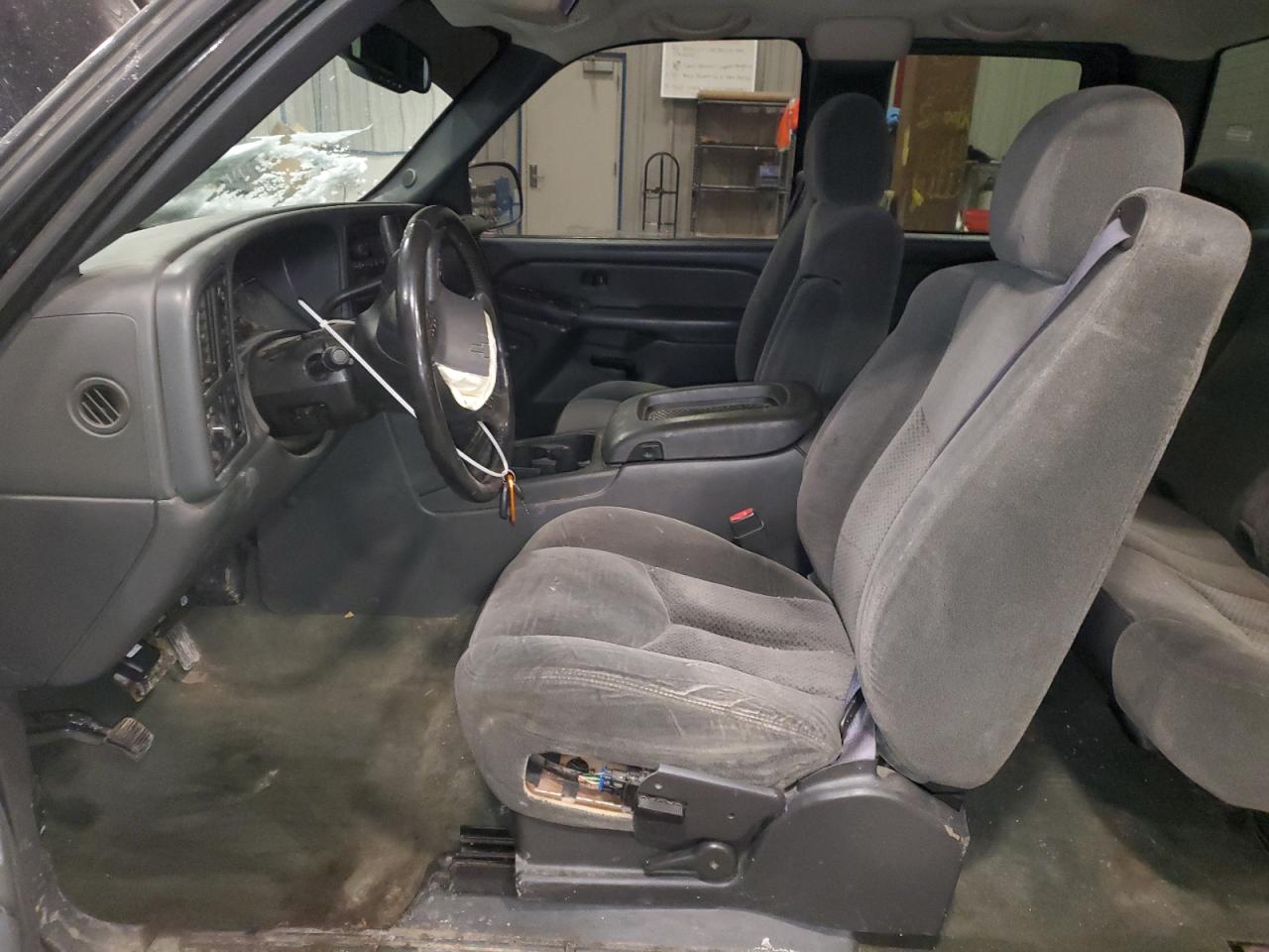 2004 Chevrolet Silverado - Image 7
