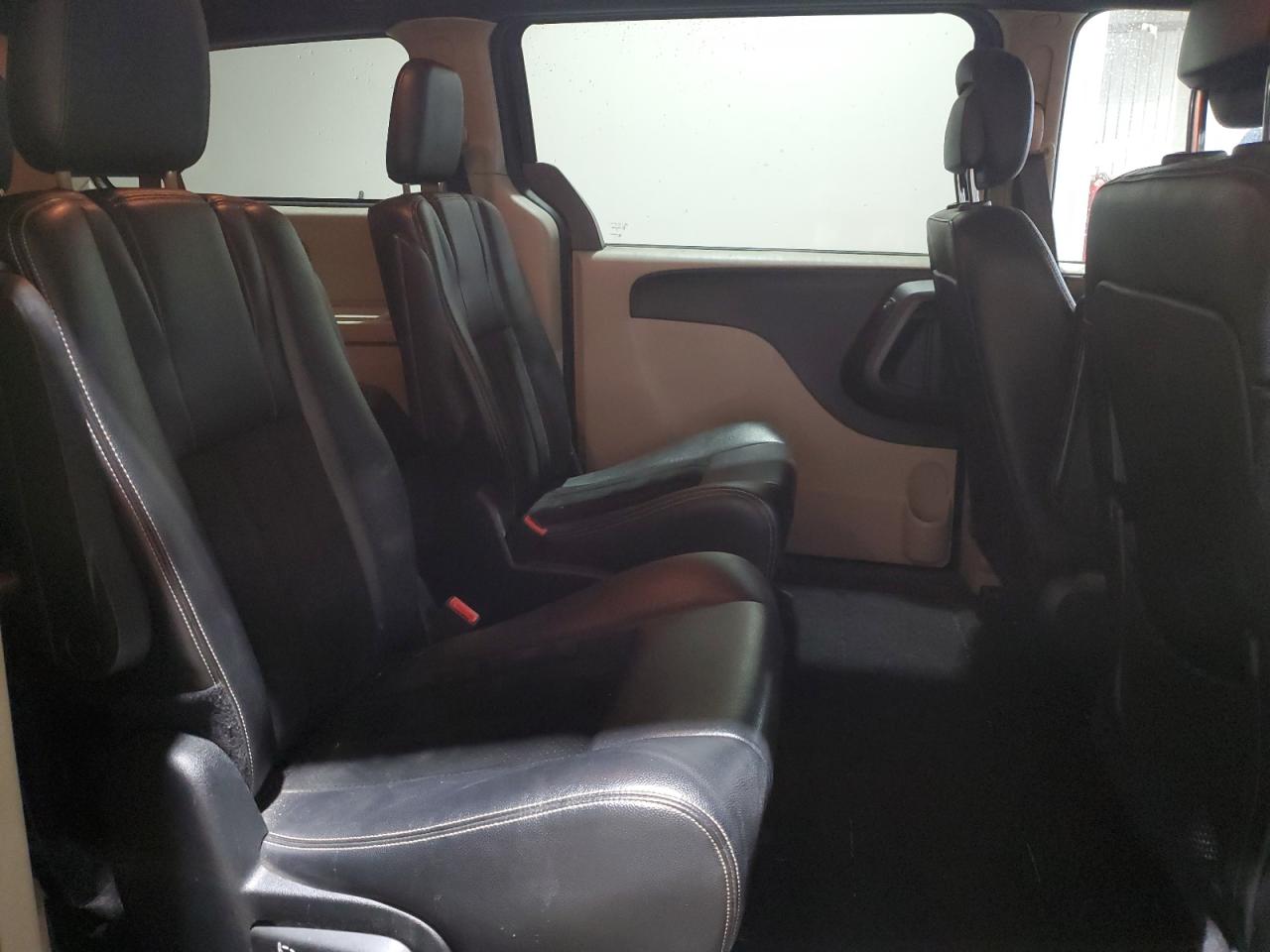 2017 Dodge Caravan - Image 11