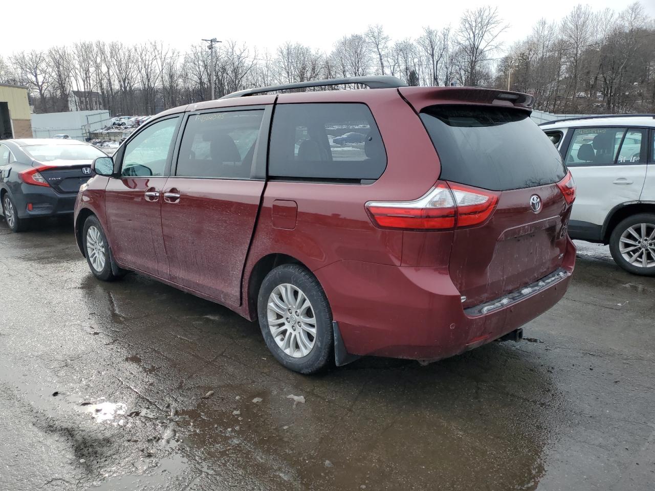 2017 Toyota Sienna - Image 2