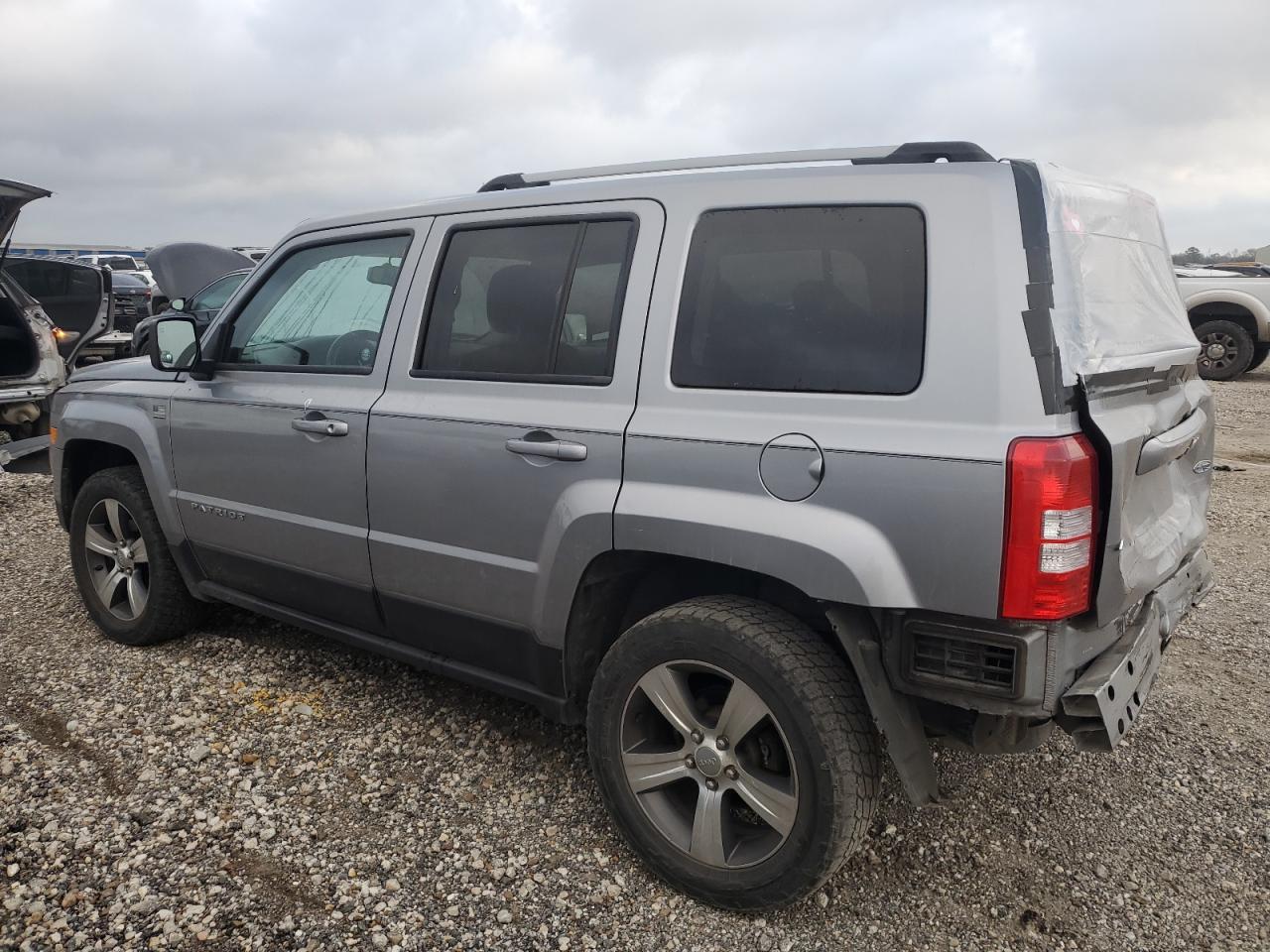 2016 Jeep Liberty (Patriot) - Image 2