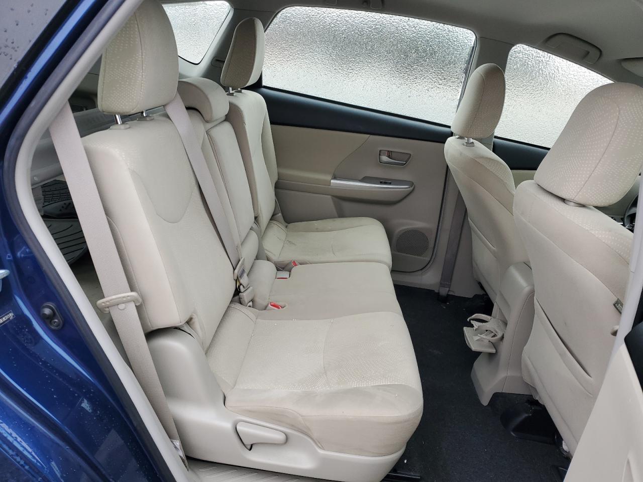 2012 Toyota Prius - Image 10