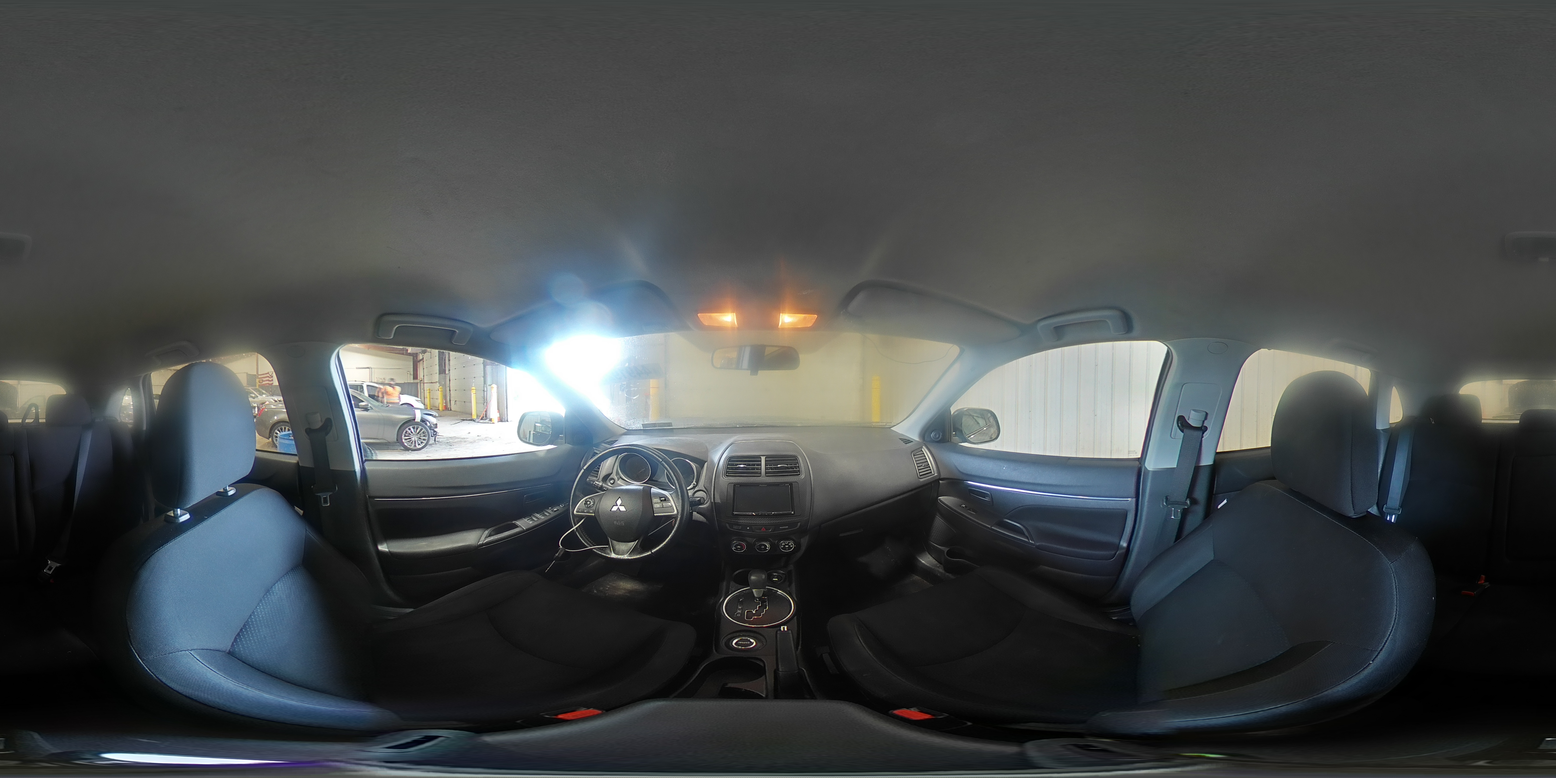2015 Mitsubishi Outlander - Image 14