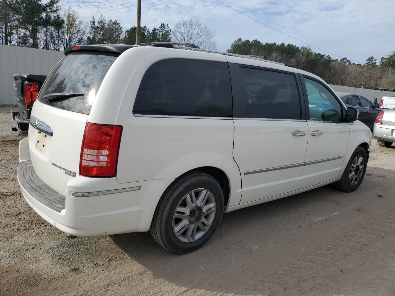 2010 Chrysler Town & Country - Image 3